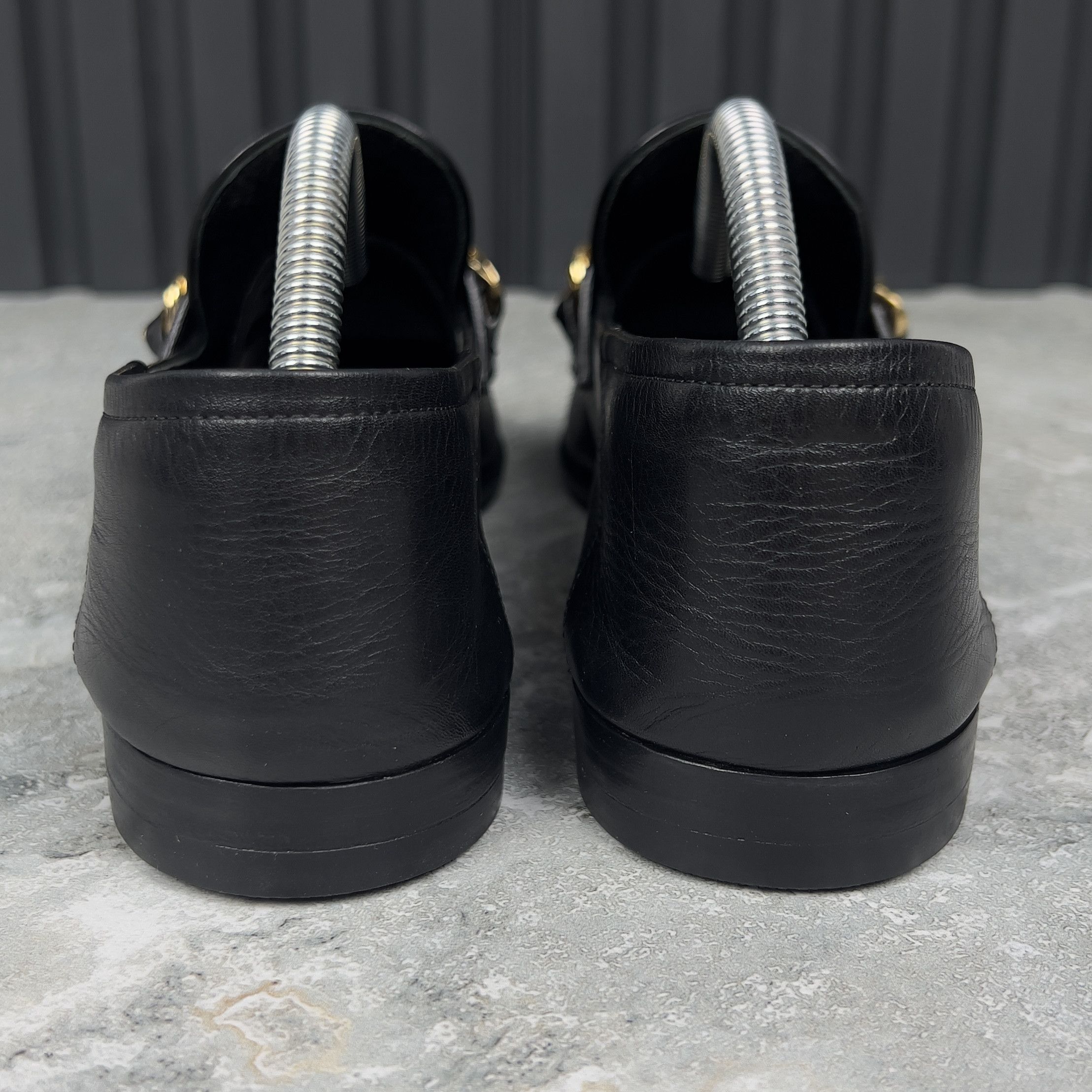 Louis Vuitton Louis Vuitton Gold V Chain Flat Loafers Leather Size US 7 / IT 37 - 7 Thumbnail