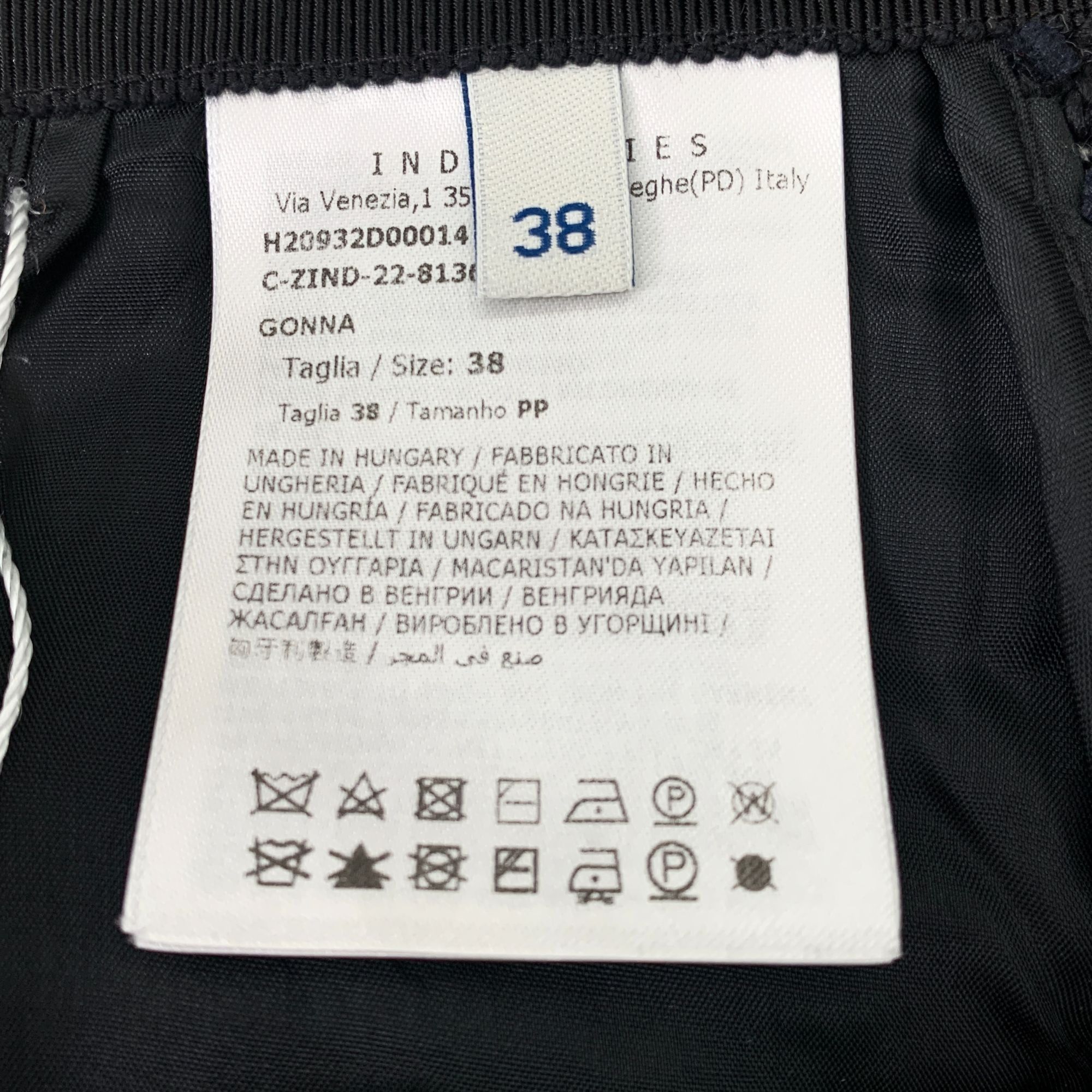 Moncler Moncler 2022 Collection Dark Blue Side Button Casual Skirt ( Size 38" / US 16 / IT 52 - 4 Thumbnail