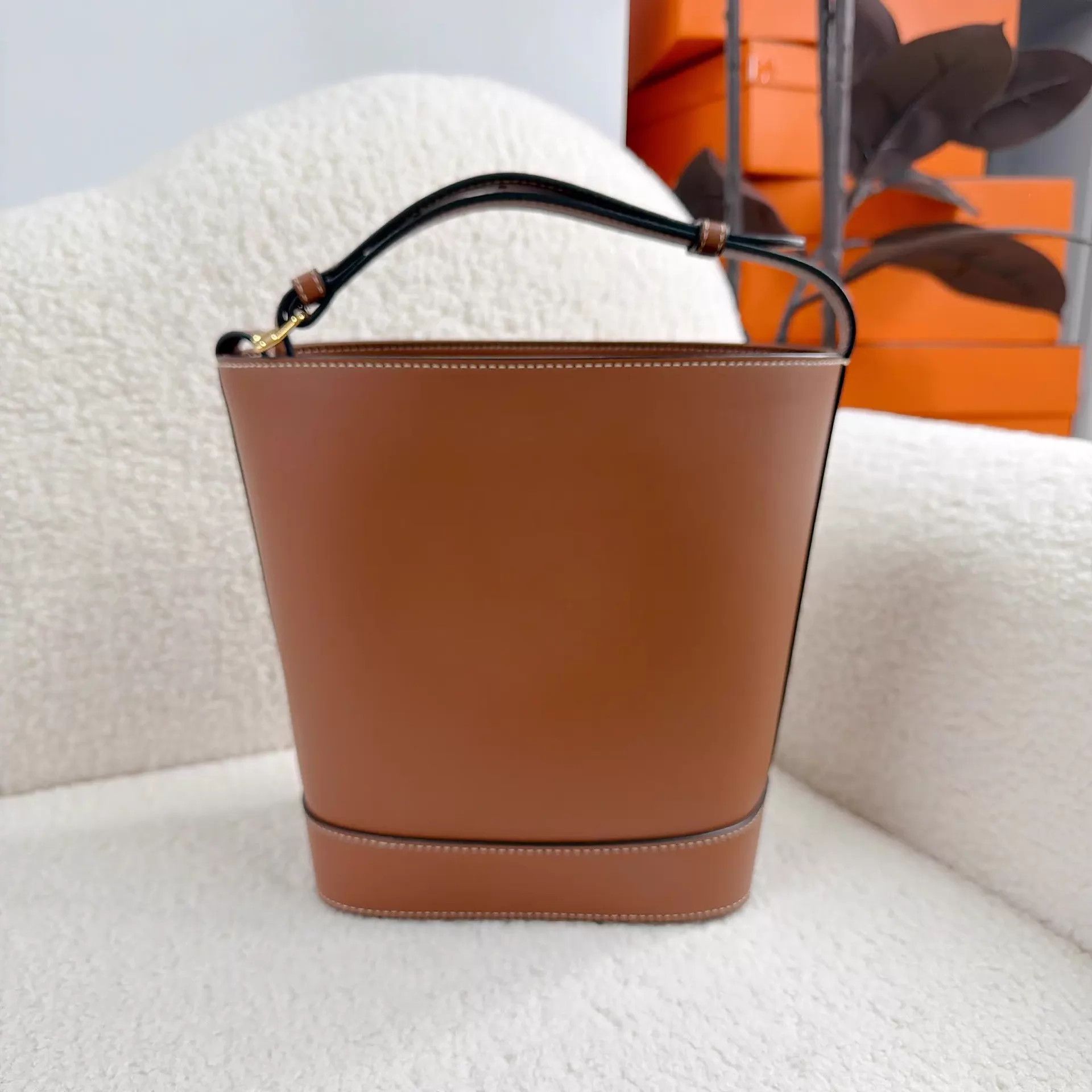 Celine Celine Cuir Triomphe Caramel Small Calfskin Logo Size ONE SIZE - 3 Thumbnail