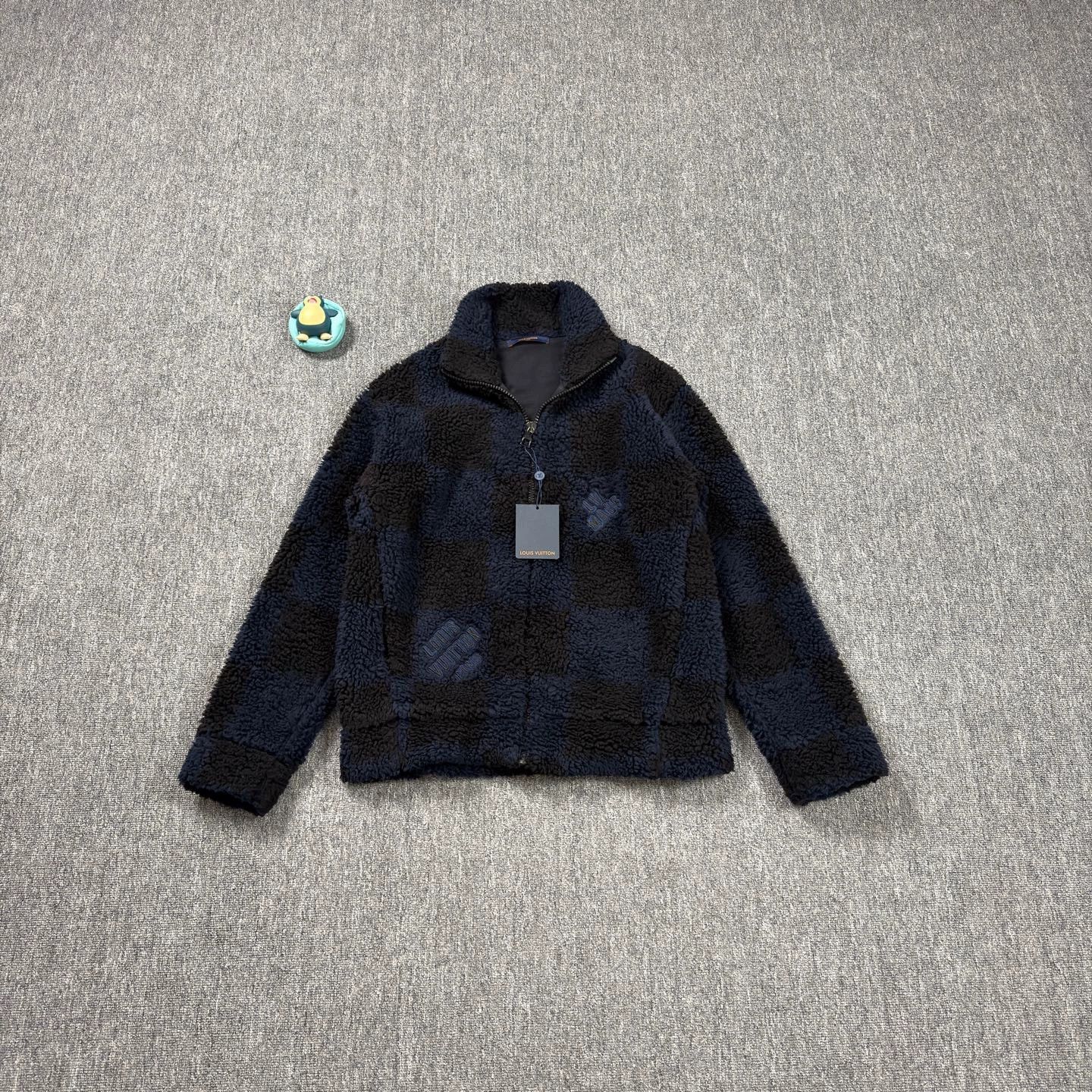 Louis Vuitton Louis Vuitton navy blue checkered teddy bear fleece jacket Size L / US 10 / IT 46 - 1 Thumbnail