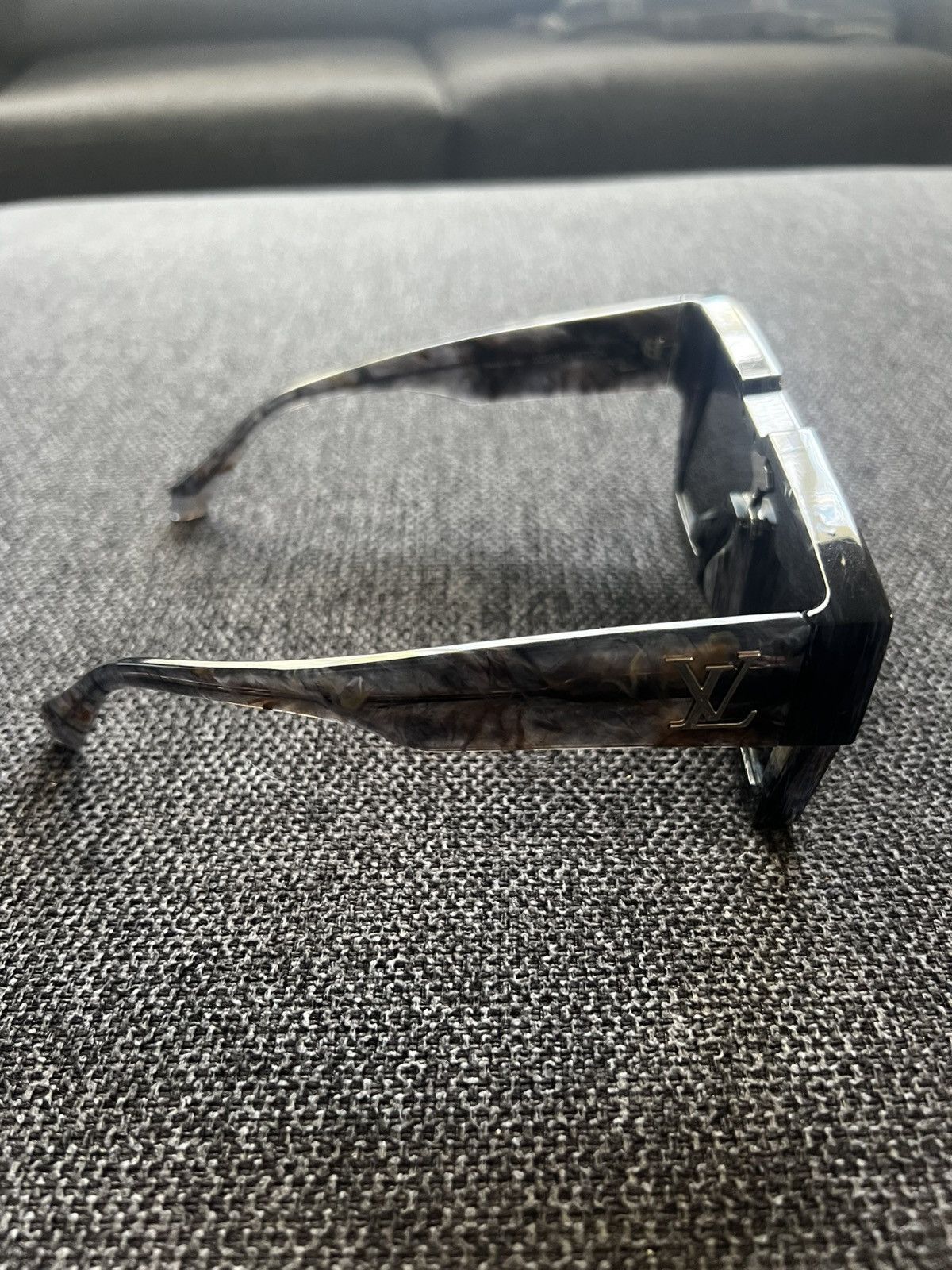 Louis Vuitton Louis Vuitton Cyclone Sunglasses Grey Marble Z1789W Size ONE SIZE - 6 Thumbnail