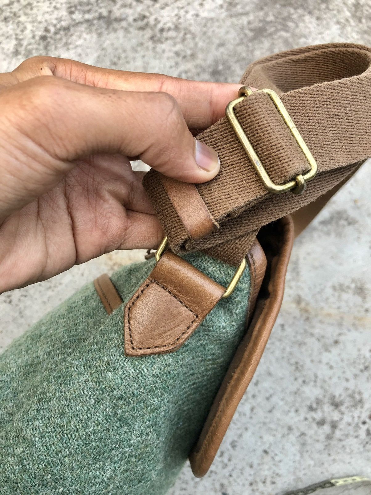 Harris Tweed WOOL⚡️⚡️HARRIS TWEED X HEMINGS INC SLINGBAG Size ONE SIZE - 6 Thumbnail