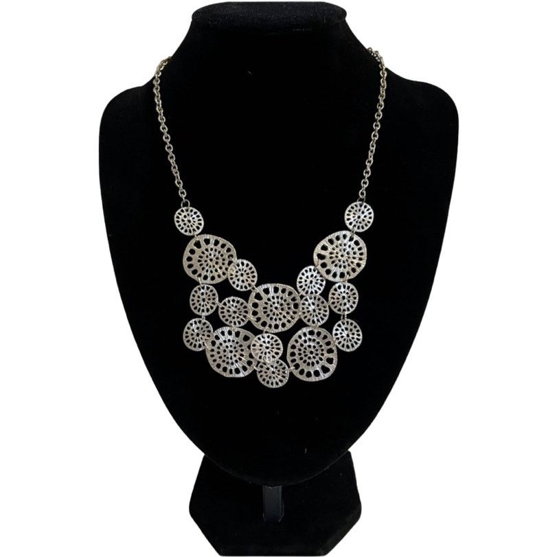 Other Sand Dollar Medallion Silver Statement Necklace Earrings Set Size ONE SIZE - 3 Thumbnail