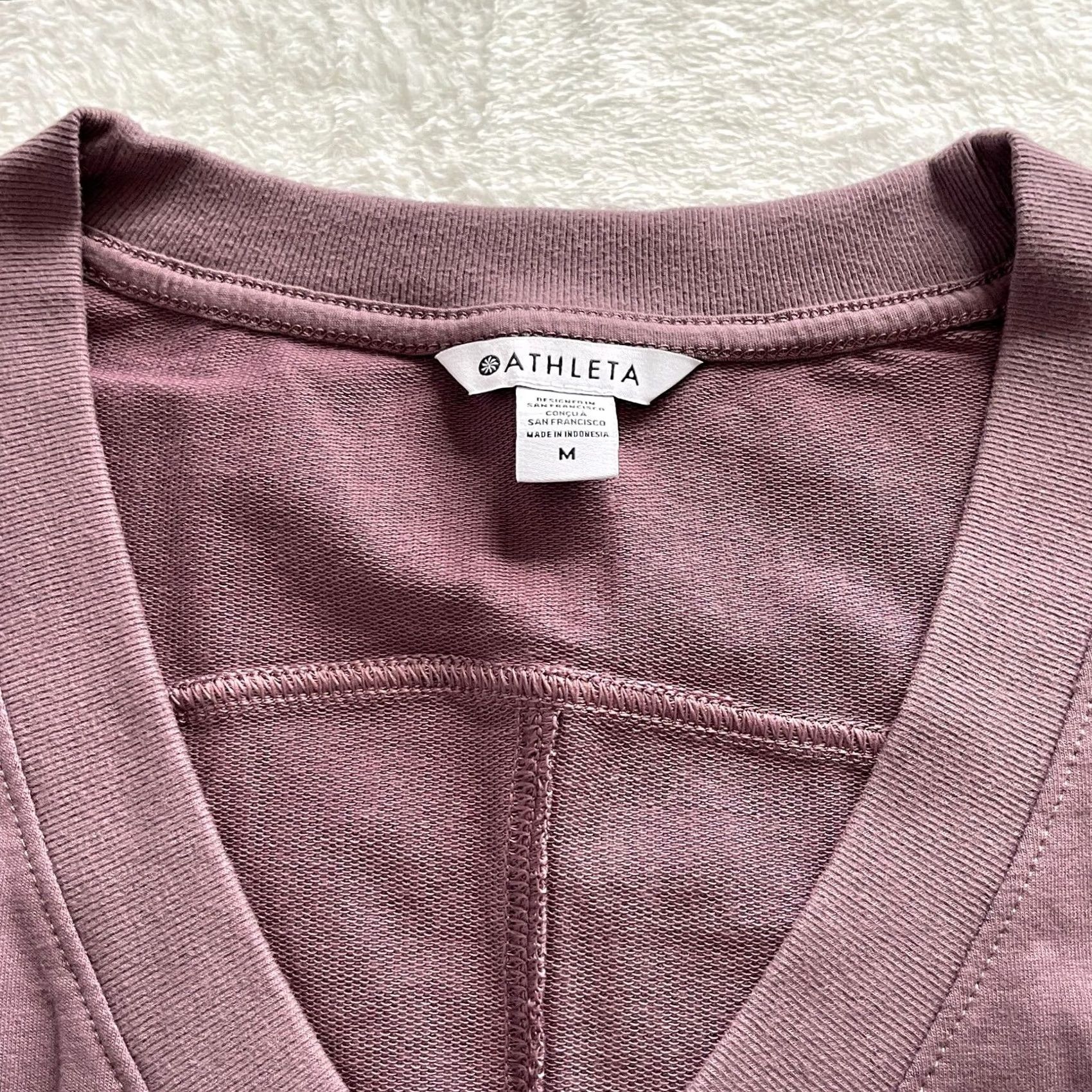 Athleta Athleta V-Neck Sweatshirt Tee Damask Mauve Pullover Medium Womens Athletic Shirt Sleeveless Cap Sleeve Size M / US 6-8 / IT 42-44 - 3 Thumbnail