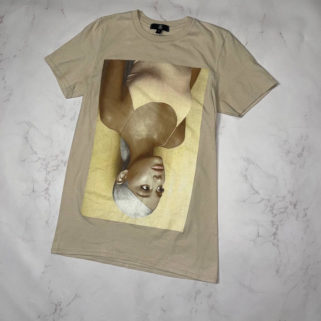 Vintage Ariana Grande Graphic Beige T Shirt Womens Size Small GUC Size S / US 4 / IT 40 - 3 Thumbnail