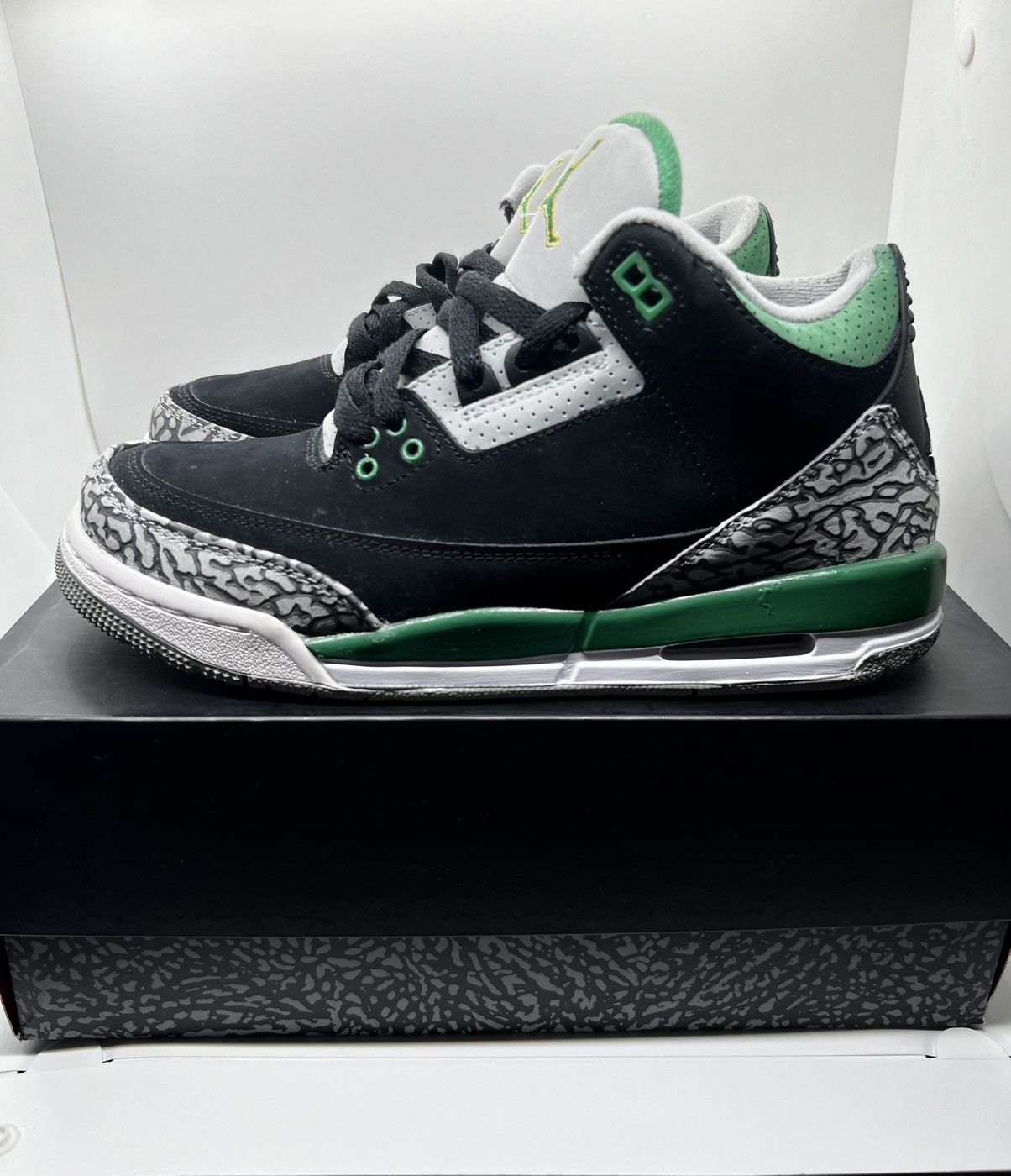 Jordan Brand Air Jordan 3 Retro Pine Green (GS) Size US 7 / EU 40 - 3 Thumbnail
