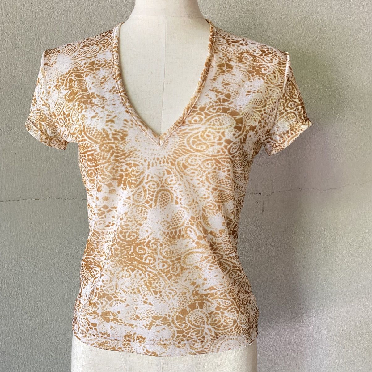 Morgan De Toi MORGAN DE TOI Y2K Beige Lace-Print V-Neck Tee Mesh Size S / US 4 / IT 40 - 5 Thumbnail