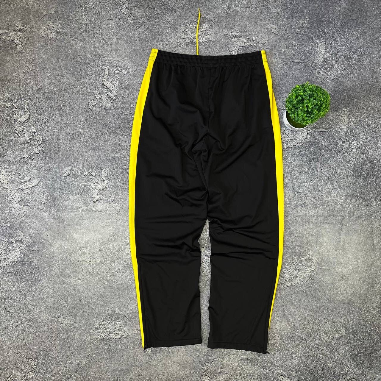 Puma Vintage Men's Borussia Dortmund Black Training PumaTrack Size US 34 / EU 50 - 4 Thumbnail