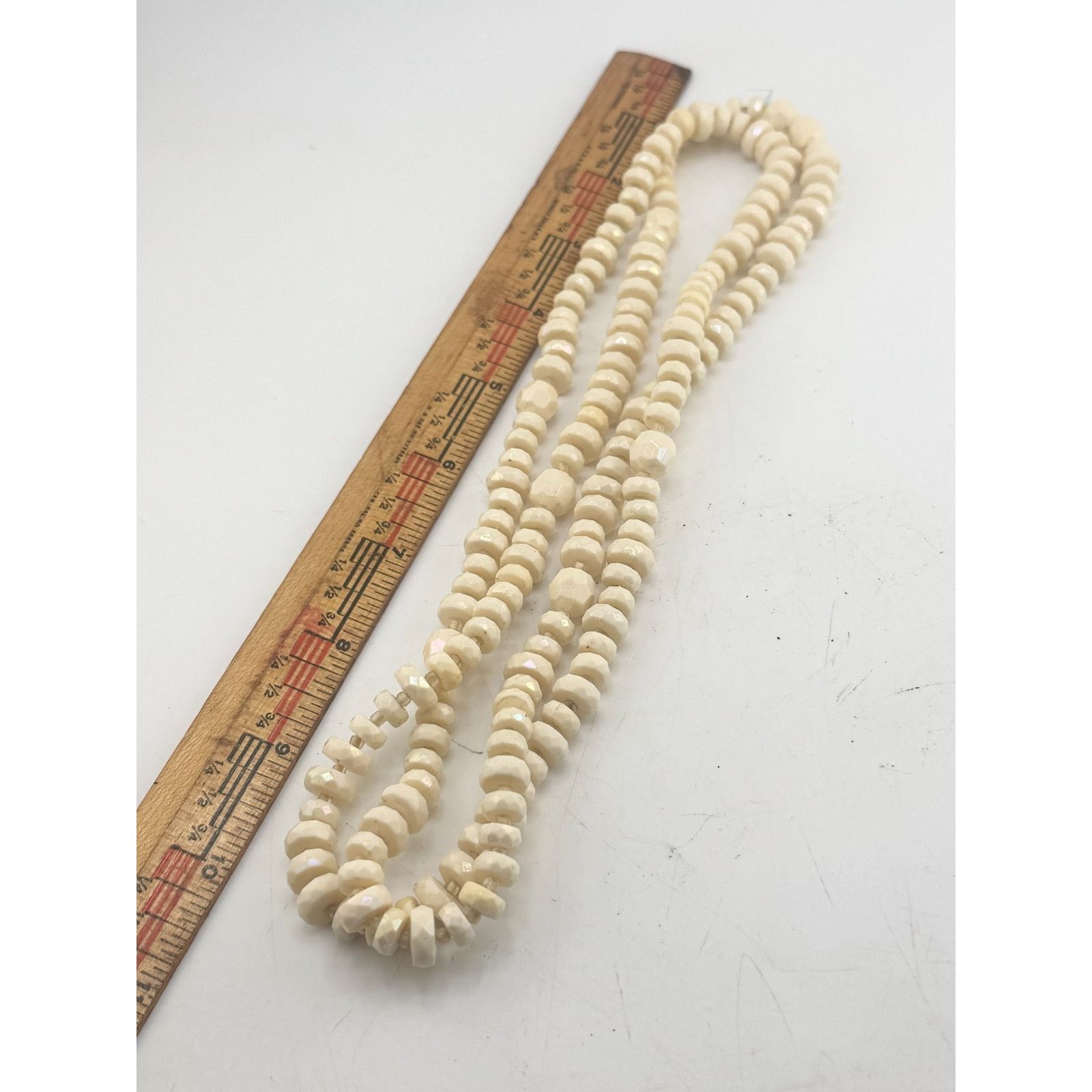 Vintage Vintage white plastic beaded necklace Size ONE SIZE - 3 Thumbnail