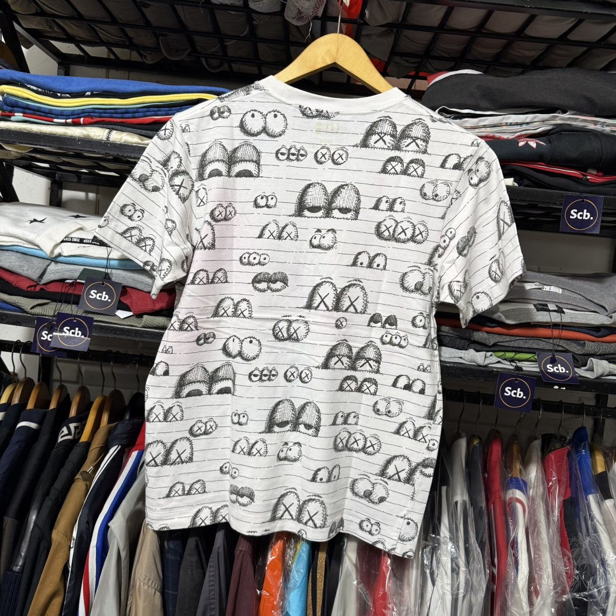 Kaws × Uniqlo Uniqlo x kaws tshirt Size US S / EU 44-46 / 1 - 7 Thumbnail