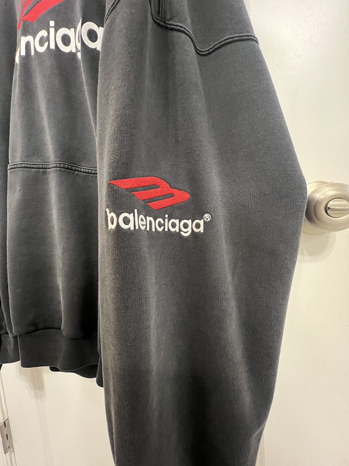 Balenciaga Balenciaga 3B Double Sided Embroidered Hoodie Size US XL / EU 56 / 4 - 3 Thumbnail