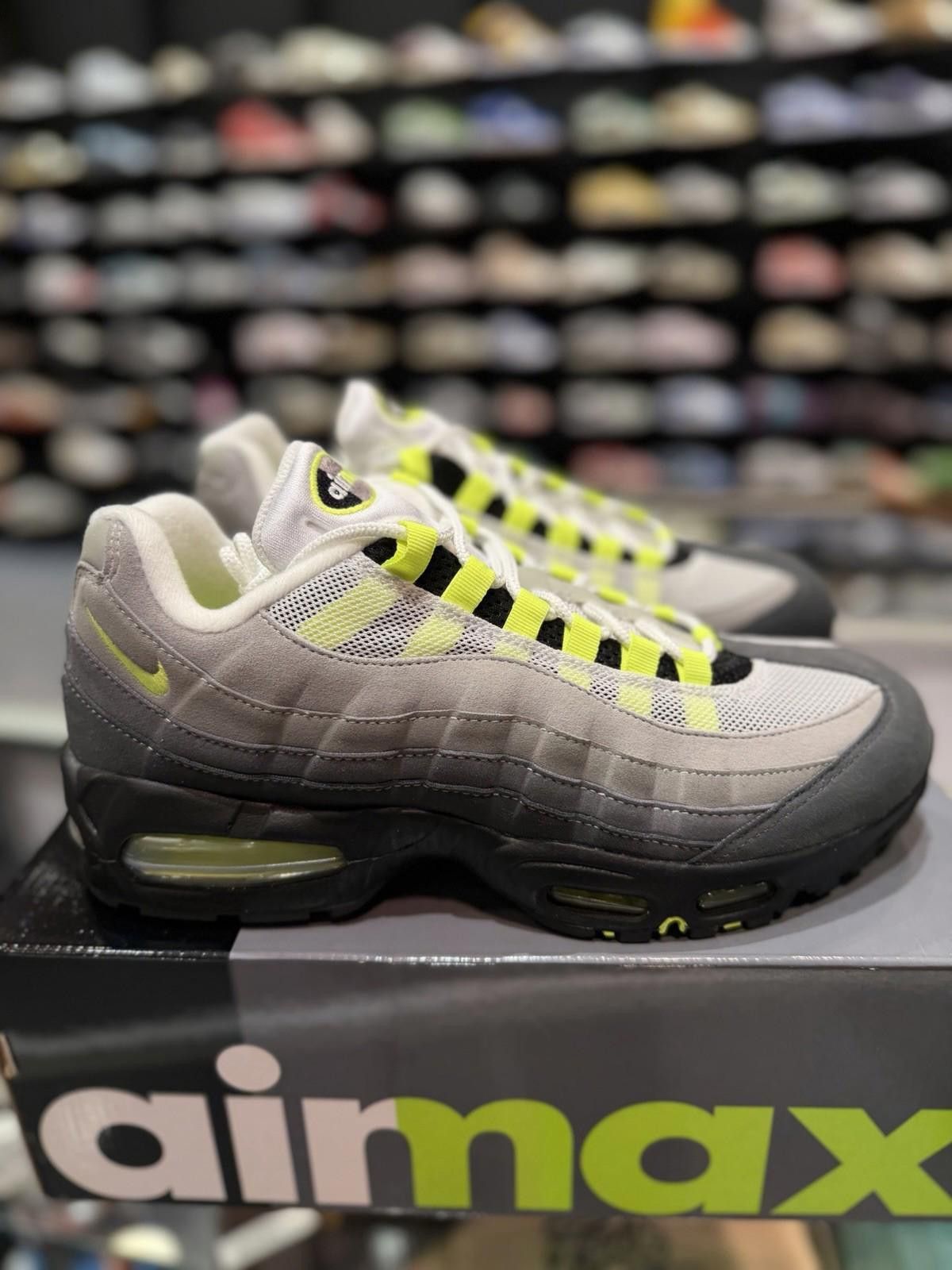 Nike Size 10 - Nike Air Max 95 OG 2025/2026 Neon (HM4740 001) Size US 10 / EU 43 - 1 Thumbnail
