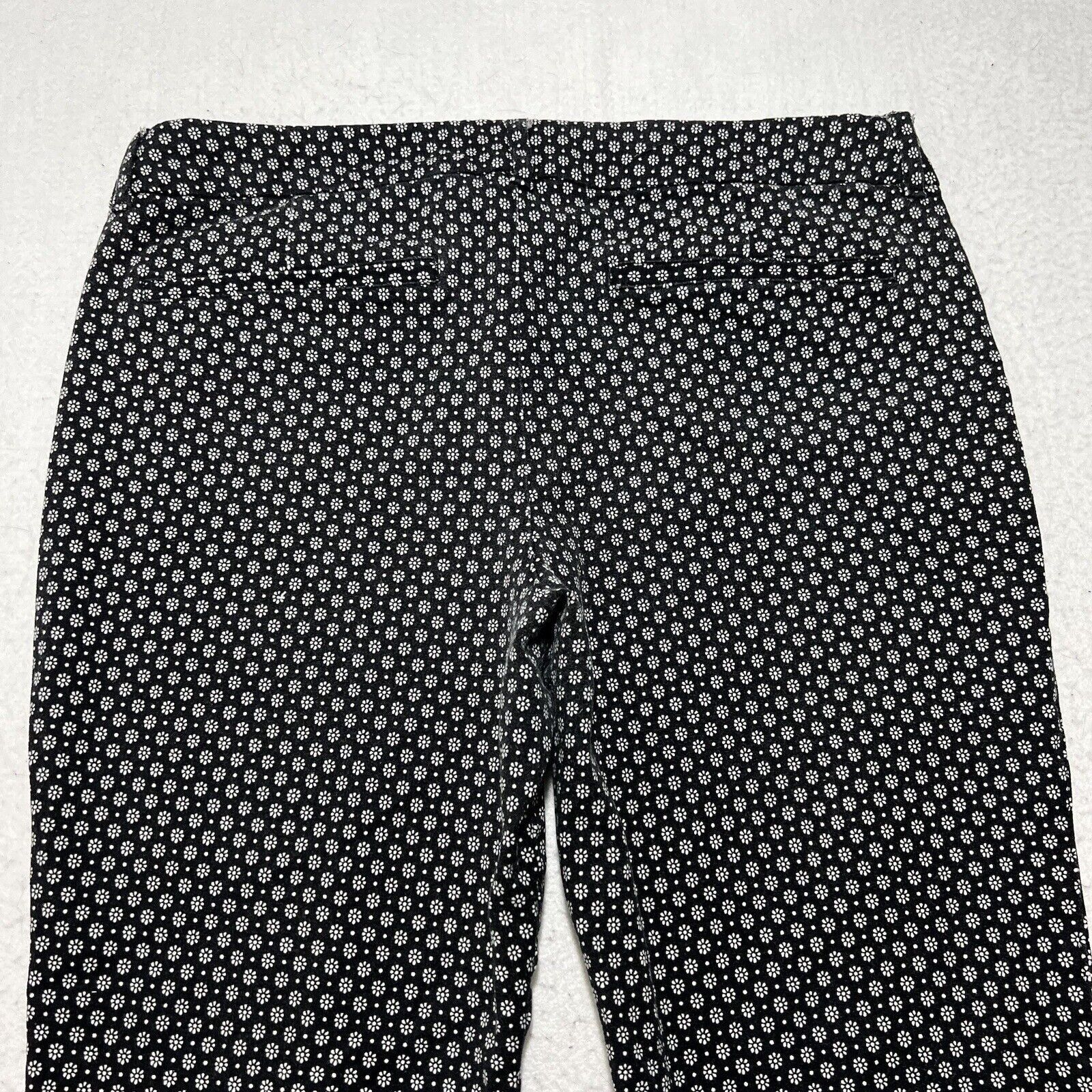 Old Navy Old Navy Pixie 12 Straight Leg Capri Black Floral Pants Size 34" / US 12 / IT 48 - 7 Thumbnail