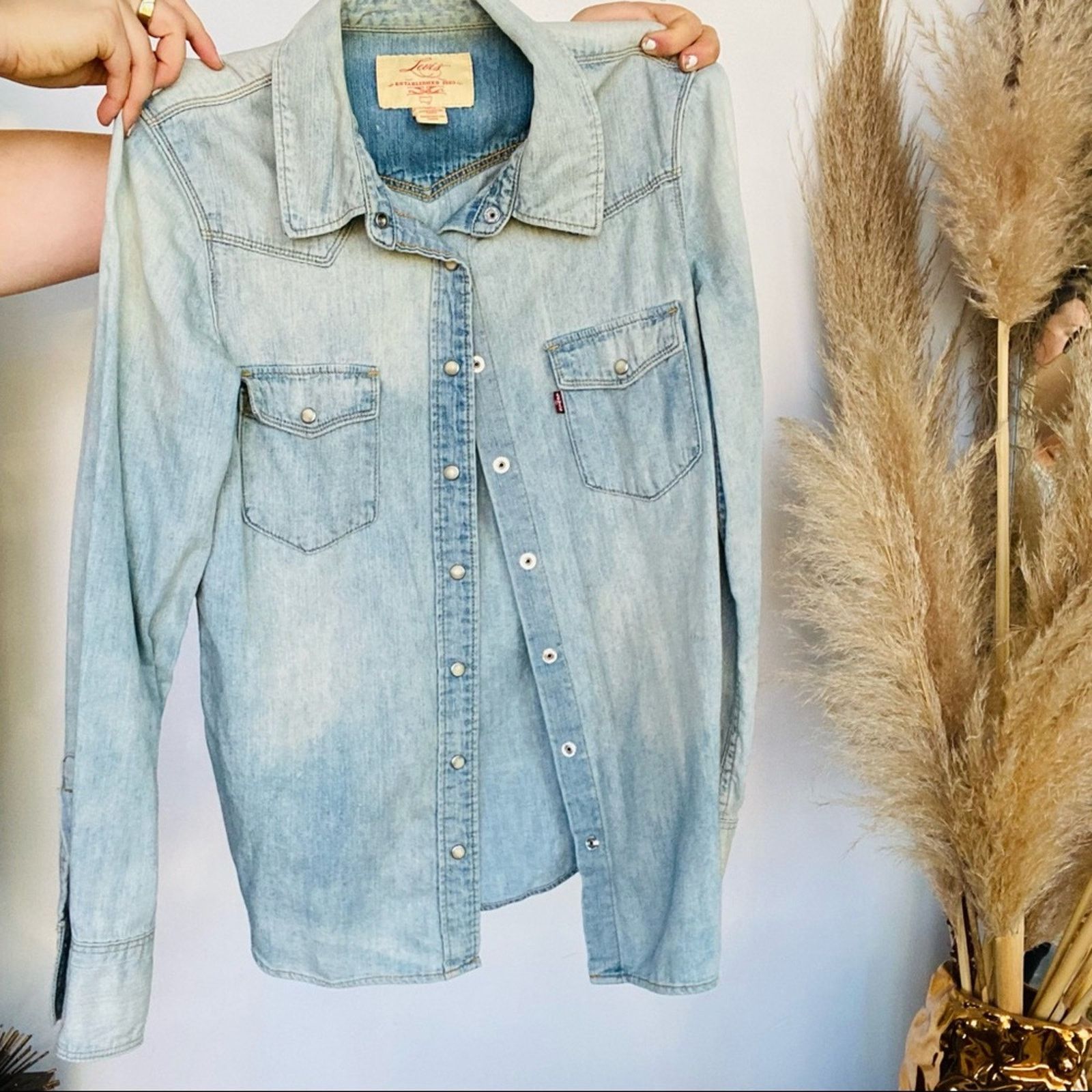Levi's LEVIS Acid Wash Light Blue Button Snap Front Blouse Shirt Size M / US 6-8 / IT 42-44 - 5 Thumbnail