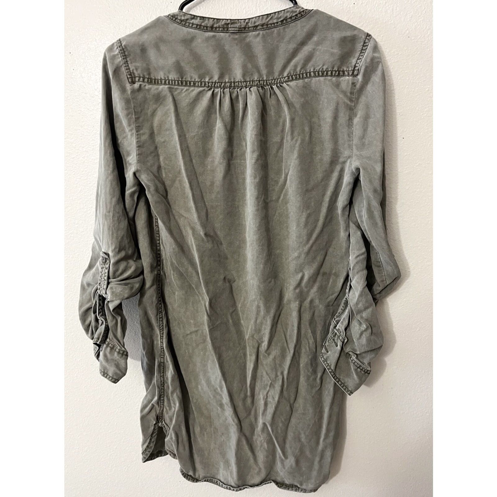 Express Express Shirt Blouse Women S Tunic Long Sleeve Henley Roll Tab Lyocell Green Express Shirt Women S Green Henley Tunic Casual Modern 90s? Size S / US 4 / IT 40 - 3 Thumbnail