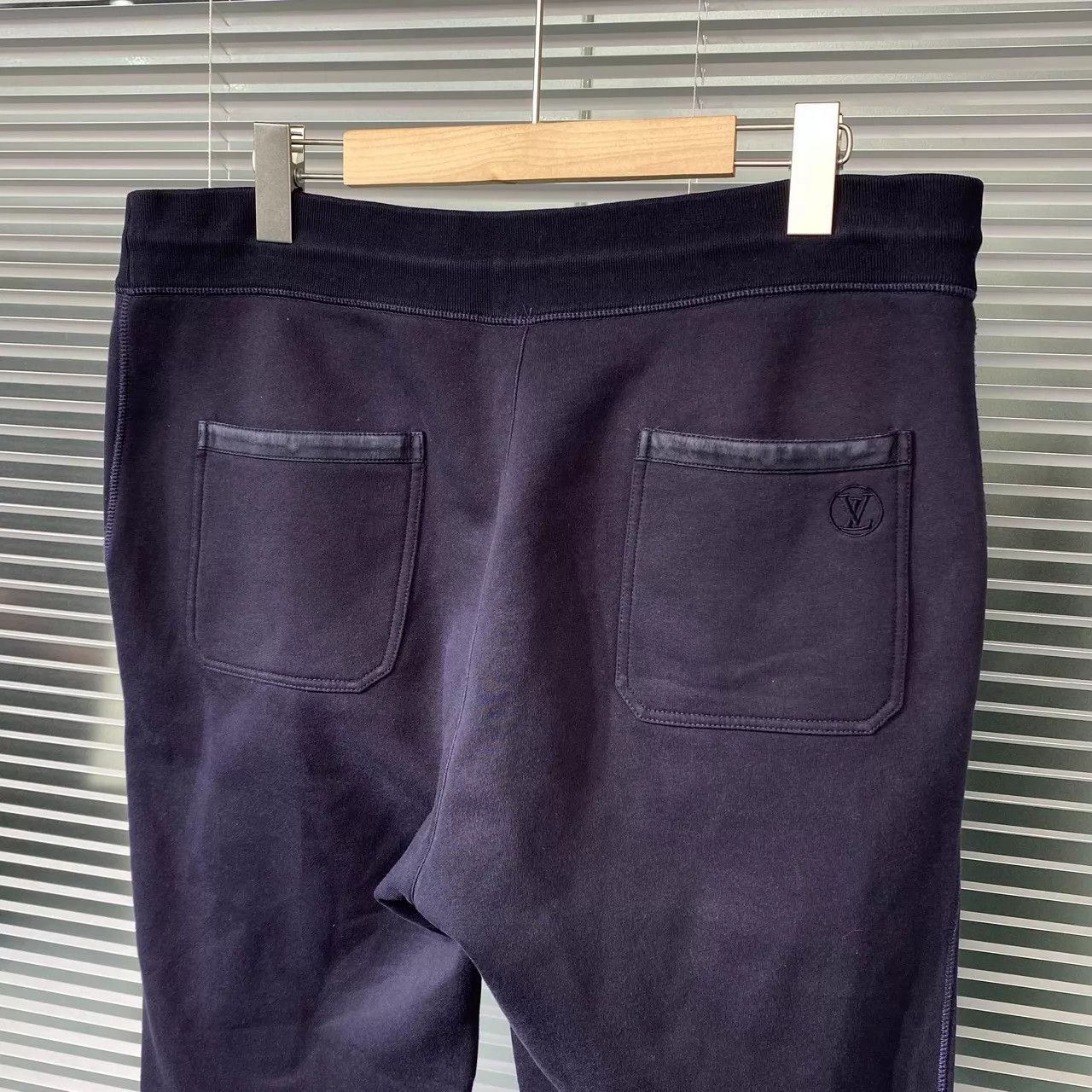 Louis Vuitton LV Navy Blue Drawstring Cuffed Trackpants L (Ring Logo) Size US 34 / EU 50 - 9 Thumbnail