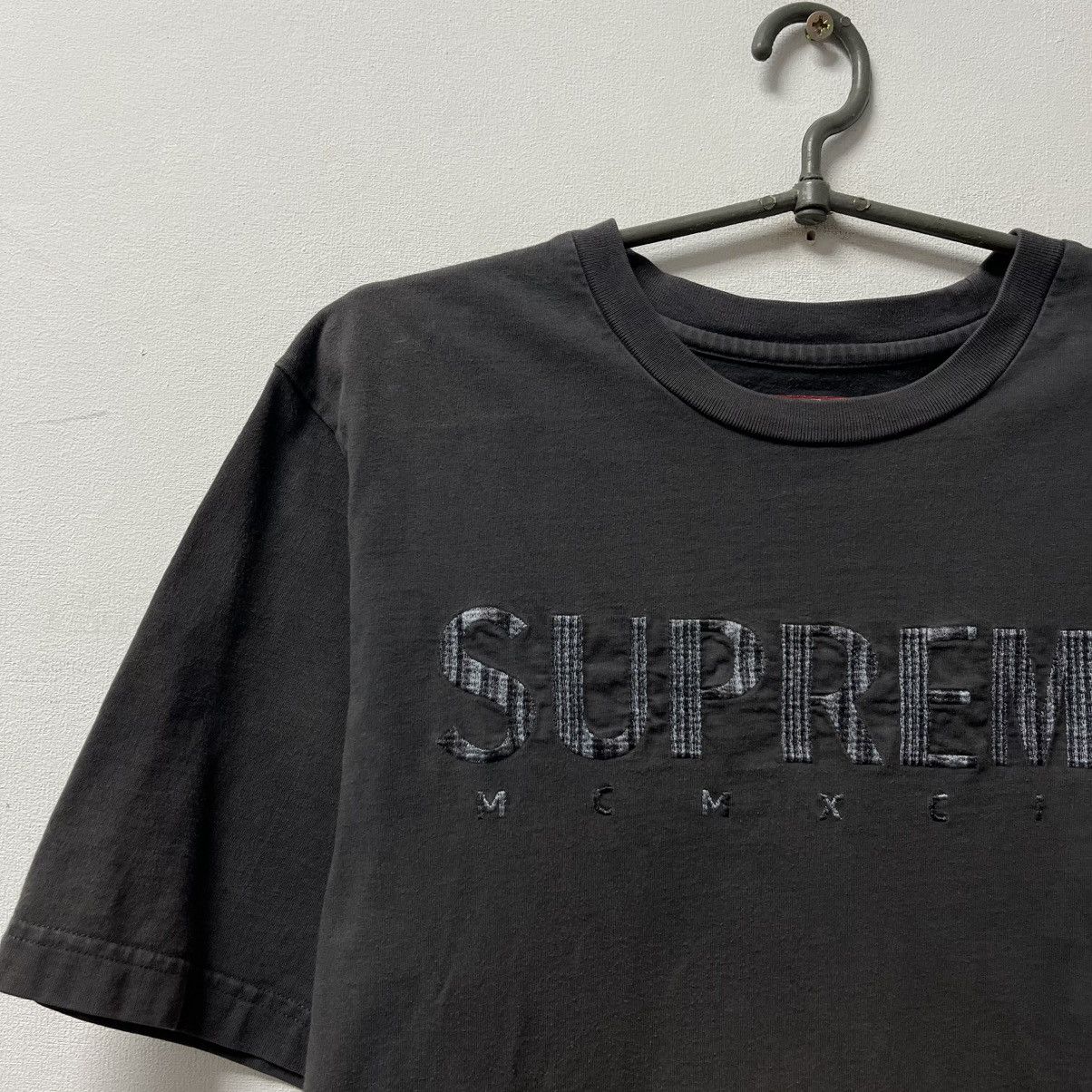 Supreme Supreme T-Shirt Big Logo Size M Size US M / EU 48-50 / 2 - 3 Thumbnail
