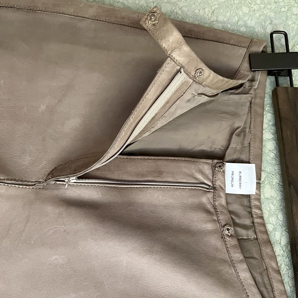 Burberry × Burberry Prorsum Roberto Menichetti AW00 Leather Trousers Size 27" / US 4 / IT 40 - 8 Thumbnail