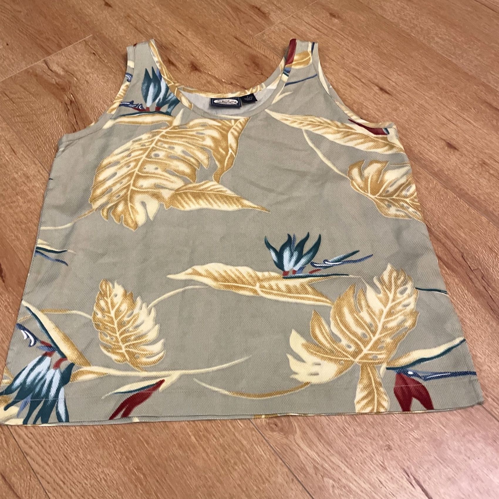 Tommy Bahama Tommy Bahama Tank Top Womens S 100% Silk Floral Green Palm Botanical Tan Gold Tank Womens S Multicolor Floral Beach 90s Womens Size S / US 4 / IT 40 - 2 Thumbnail
