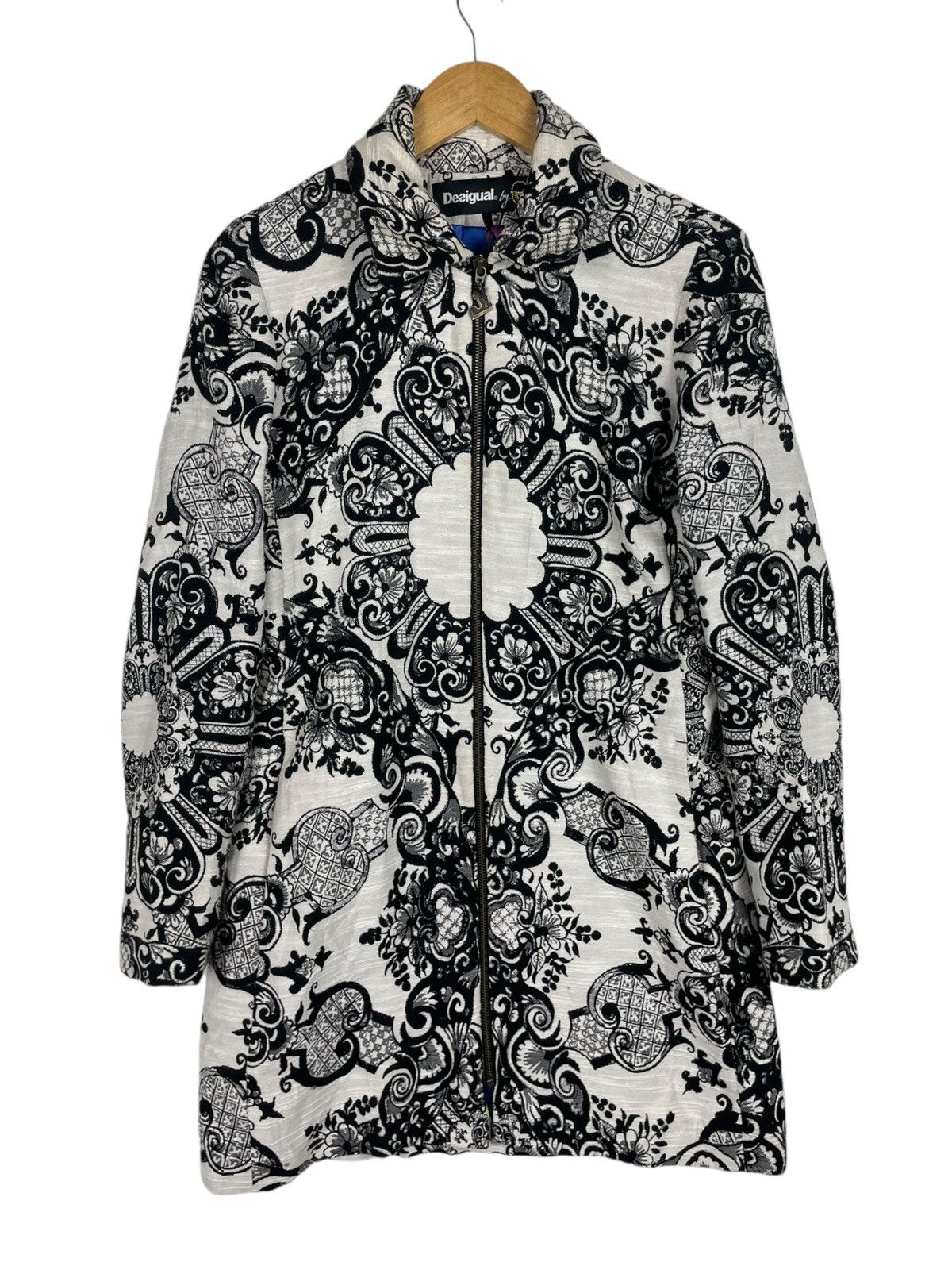 Christian Lacroix × Desigual 💥BROCADE JACKET DESIGUAL BY CHRISTIAN LACROIX Size XS / US 0-2 / IT 36-38 - 1 Thumbnail
