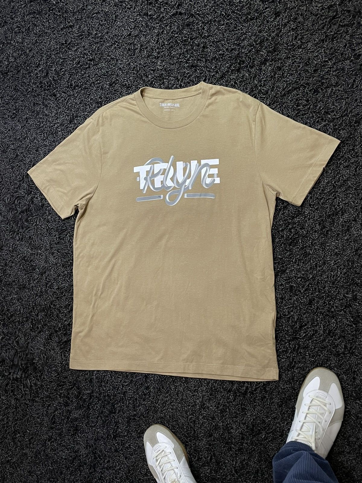 True Religion True Religion t shirt big printed tee Y2K beige big logo Size US L / EU 52-54 / 3 - 4 Thumbnail