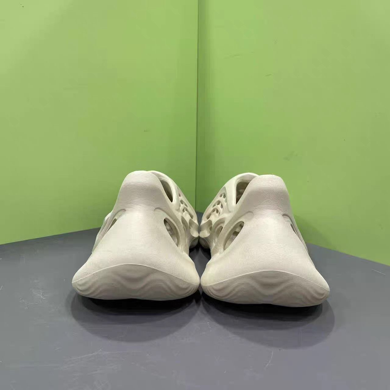 Adidas Yeezy Foam Runner Sand K15 Size US 13 / EU 46 - 6 Thumbnail