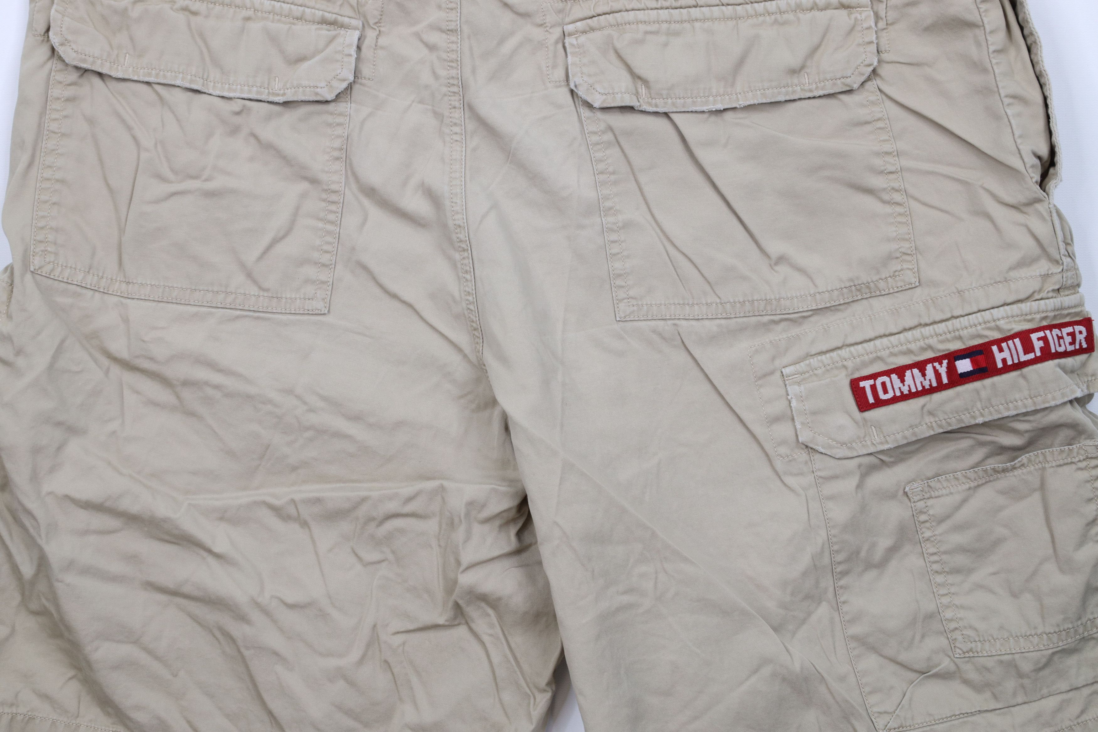 Tommy Hilfiger Vintage 90s Tommy Hilfiger Spell Baggy Cargo Shorts Khaki Size US 35 - 12 Thumbnail