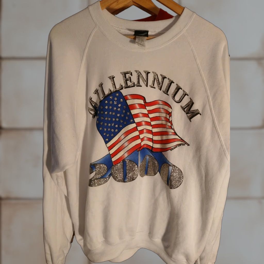 Vintage VINTAGE Made In USA Grail Y2k Millennium Pullover Sweater L 1990s Sweatshirt Mens White Cotton Blend Crew Neck Long Sleeve Baggy Fit Size US L / EU 52-54 / 3 - 1 Thumbnail