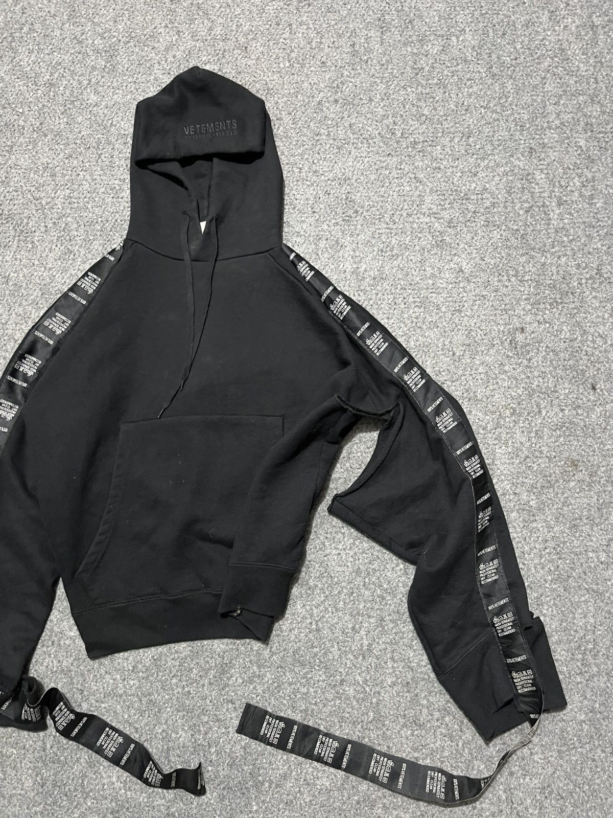 Vetements Vetements Tape Washing Lebel Hoodie Size US XXS / EU 40 - 10 Thumbnail