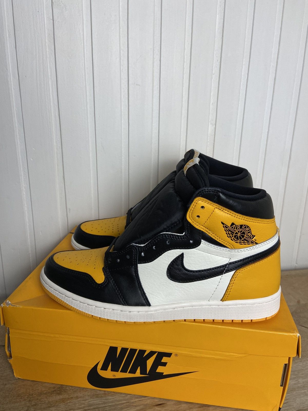 Jordan Brand New Jordan 1 Retro High "Taxi" Authentic Size 11US Size US 11 / EU 44 - 5 Thumbnail
