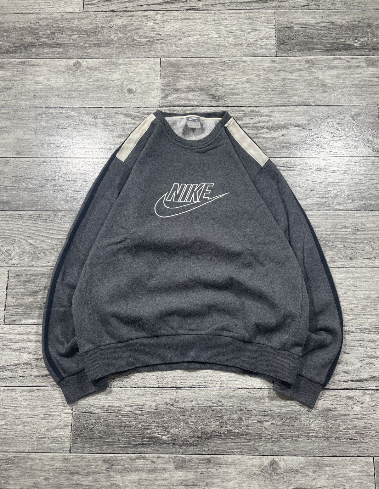 Nike Rare Vintage Nike Sweatshirt 2000s Big Logo Streetwear Size US L / EU 52-54 / 3 - 1 Thumbnail