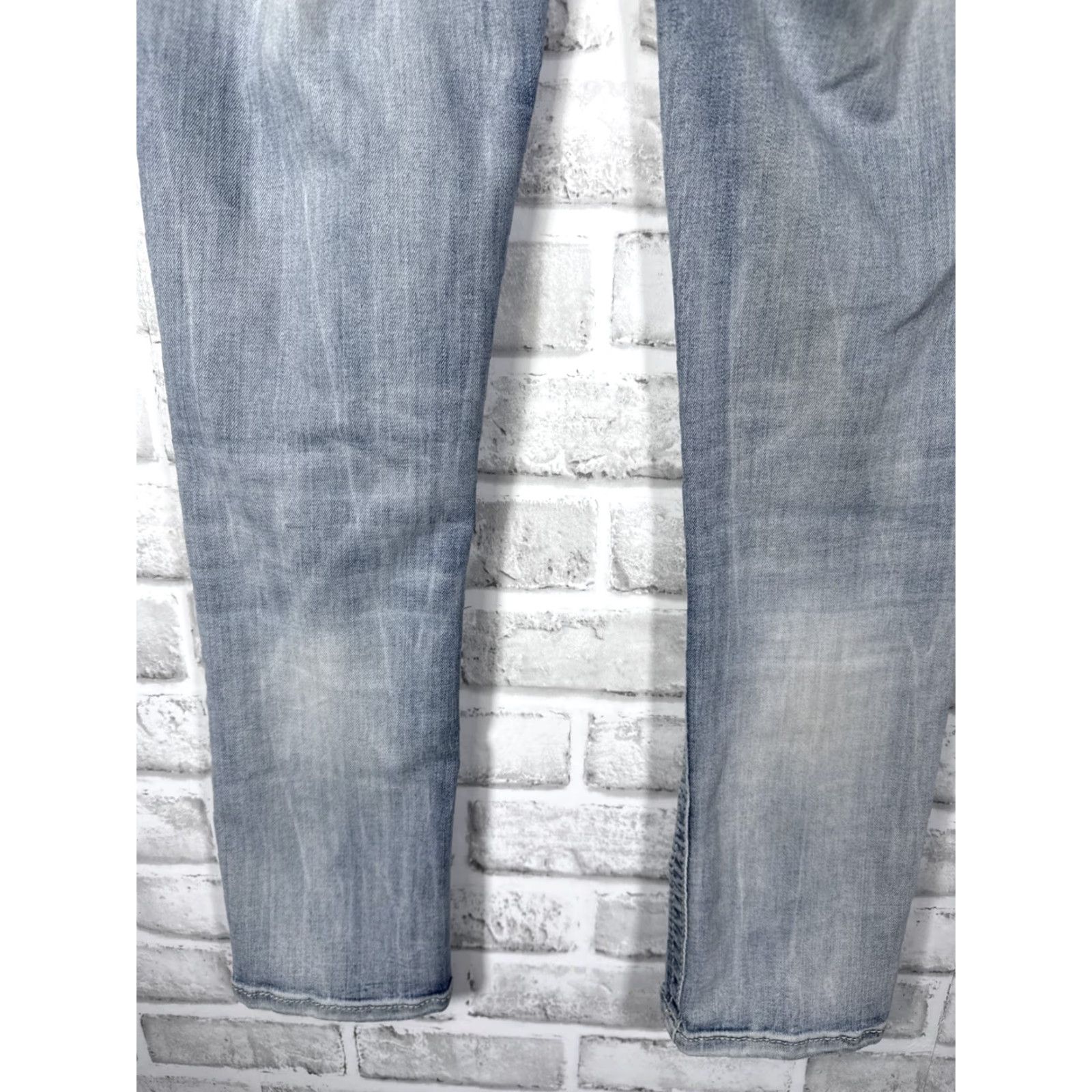 Miss Me MISS ME Mid-RISE Capri Jeans Size 25 x 24 Women Blue Capris Jeans Regular 25 24 Womens Size 42" / US 20 - 4 Thumbnail