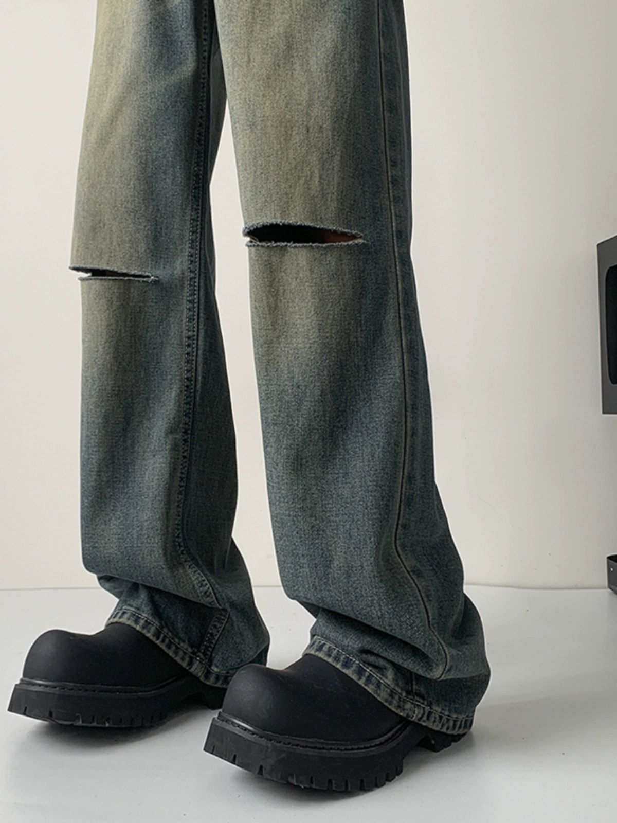 Japanese Brand American retro men's washed and distressed ripped jeans Size US 32 / EU 48 - 5 Thumbnail