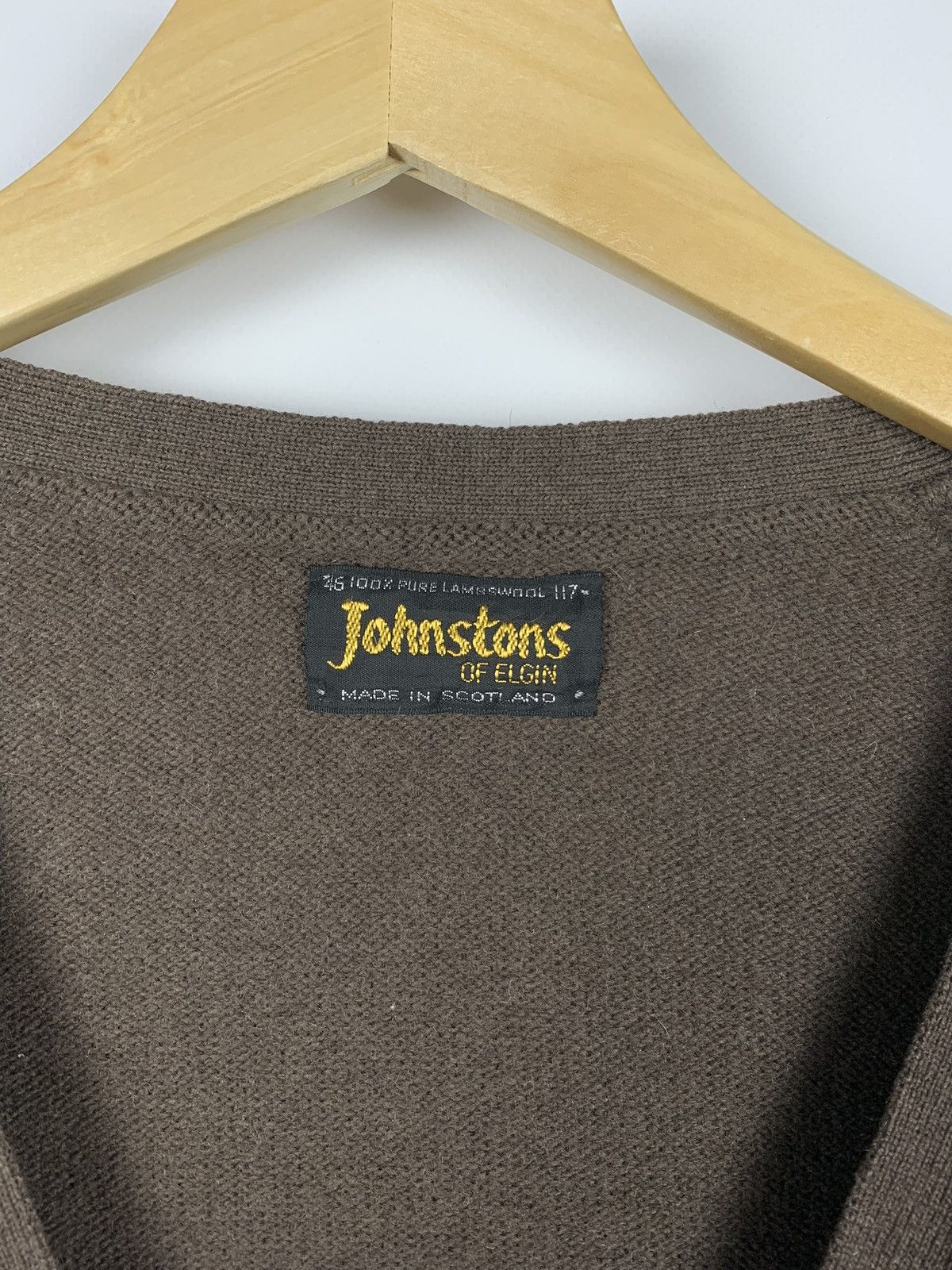 Johnstons Of Elgin Vintage Johnstons of Elgin Wool Cardigan Buttons Size 46 Size US S / EU 44-46 / 1 - 5 Thumbnail
