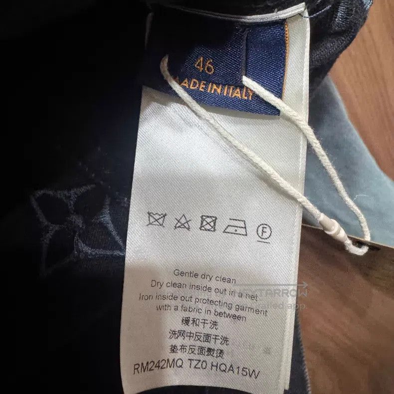 Louis Vuitton Louis Vuitton The latest blue and black gradient embossed Size US S / EU 44-46 / 1 - 4 Thumbnail