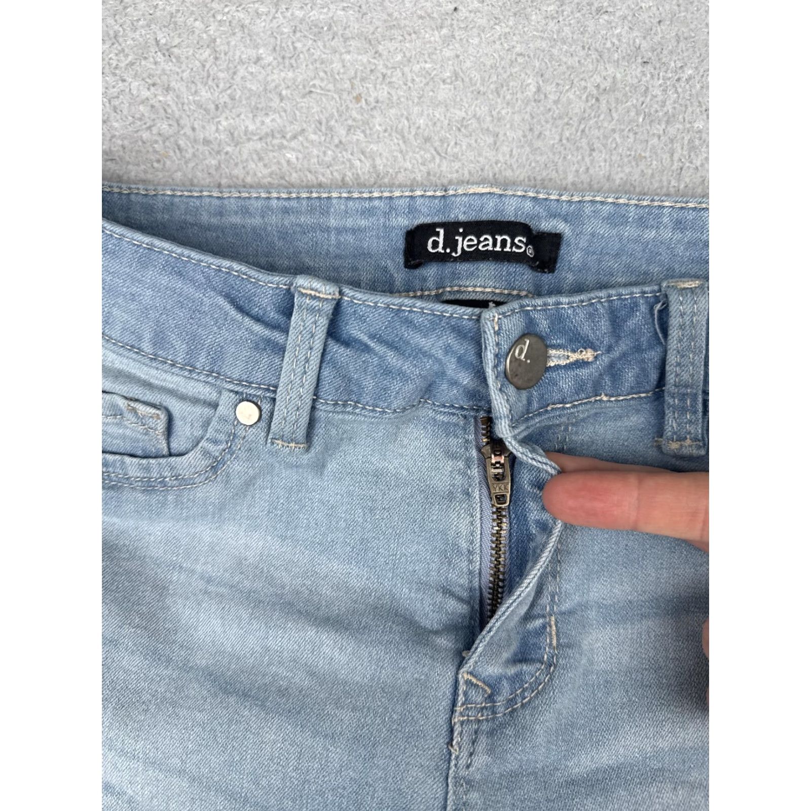 Denime D. Jeans Shorts Womens 4 Blue Denim Cut-Off Raw Hem Stretch Mid Rise Casual 25x2 Size 27" / US 4 / IT 40 - 6 Thumbnail