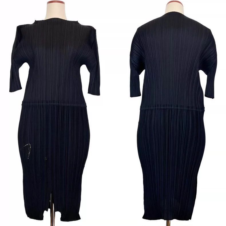 Issey Miyake Issey Miyake size:4 Black pleated magic dress Size S / US 4 / IT 40 - 4 Thumbnail