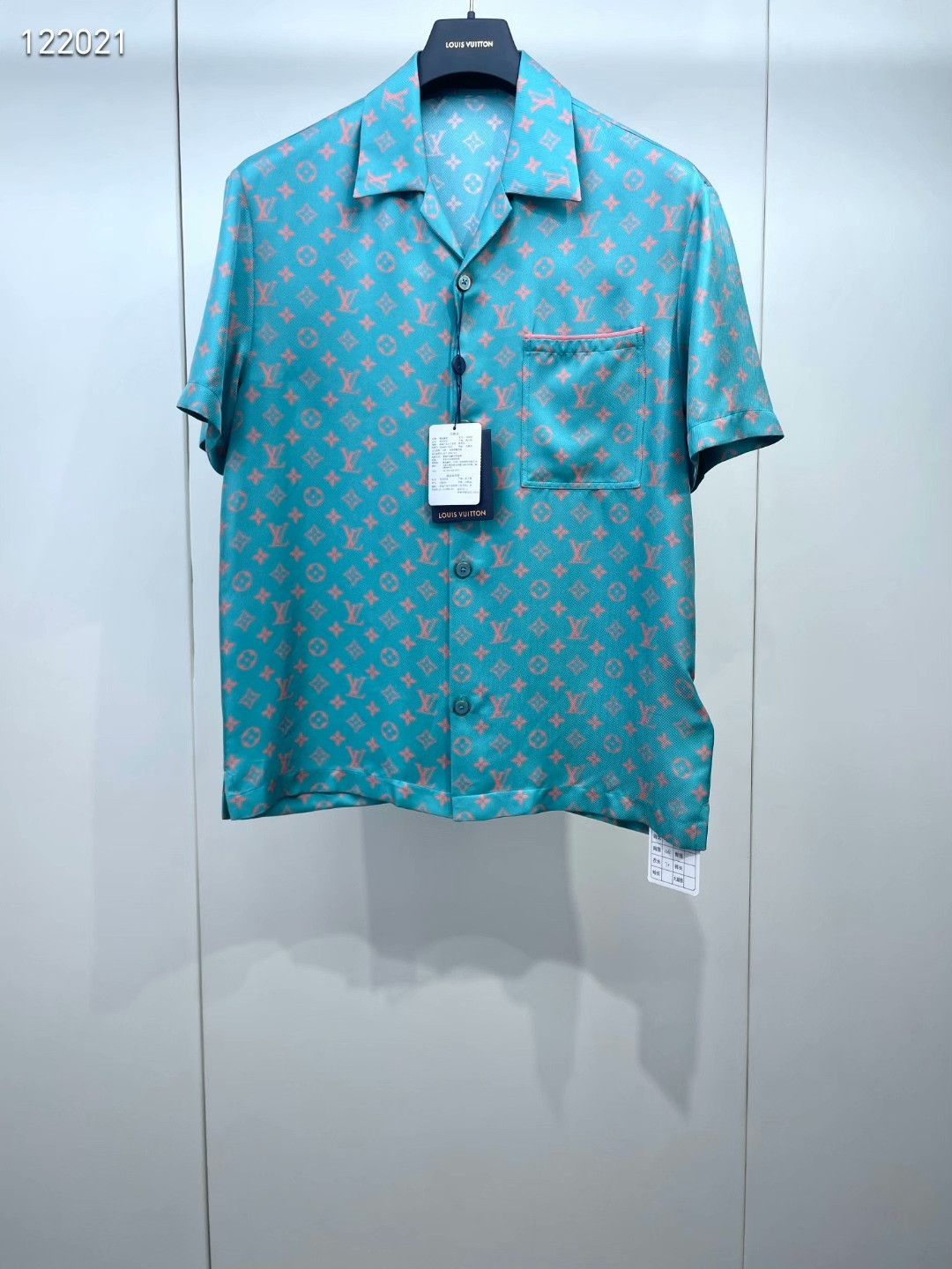 Louis Vuitton Louis Vuitton 25 Monogram Silk Shirt Size XS / US 0-2 / IT 36-38 - 1 Thumbnail