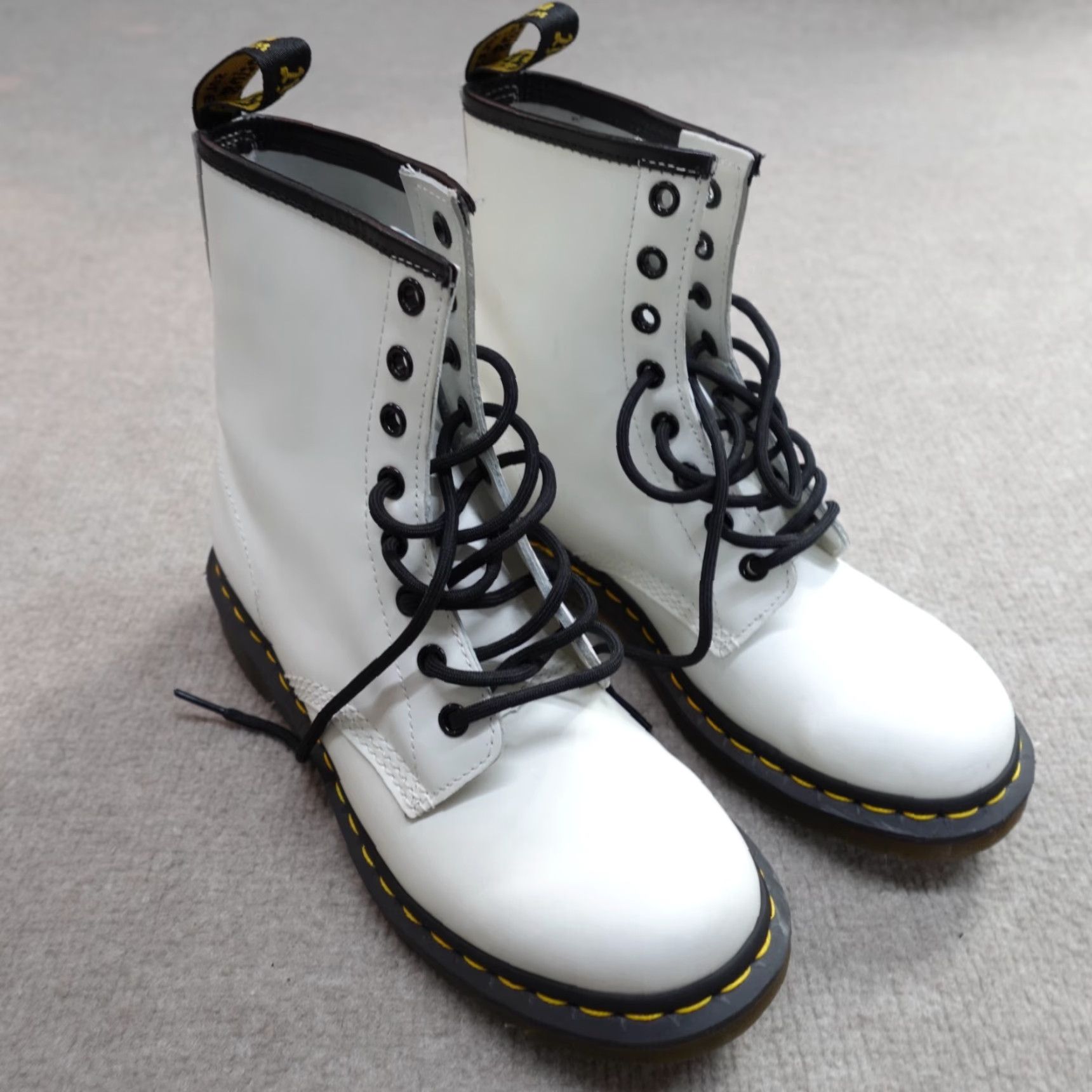 Dr. Martens VINTAGE Dr. Martens Boots Womens 8 White 8 Eye 11821 Floral Leather Combat Rubber Lace Up Women's Shoes 1460 Size US 6 / IT 36 - 3 Thumbnail