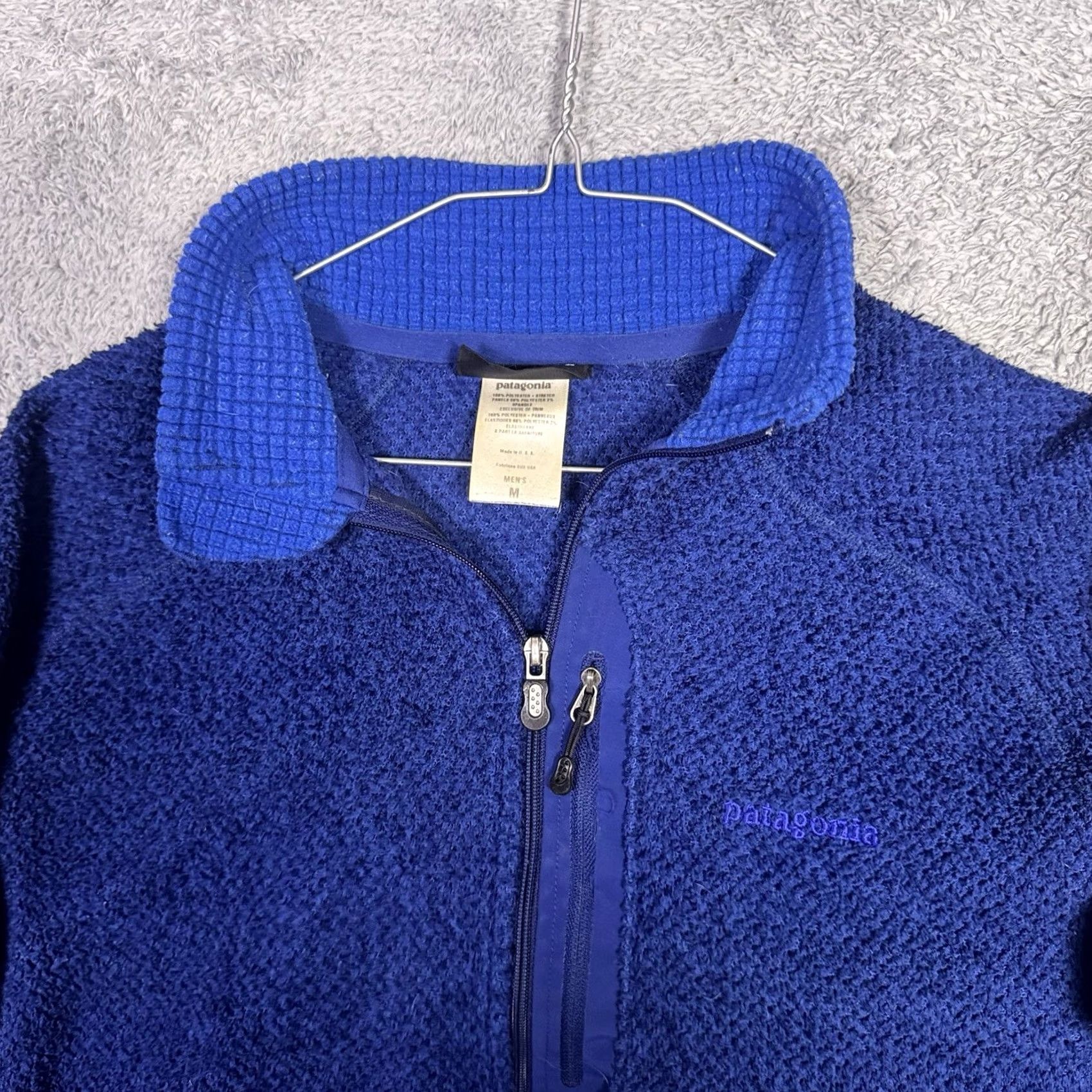 Patagonia VINTAGE Patagonia R2 Pullover Mens M Fleece Jacket 1/2 Zip Simple USA Made 25230 Blue Geometric Logo 1/4 Zip Mens Jackets Size US XL / EU 56 / 4 - 5 Thumbnail