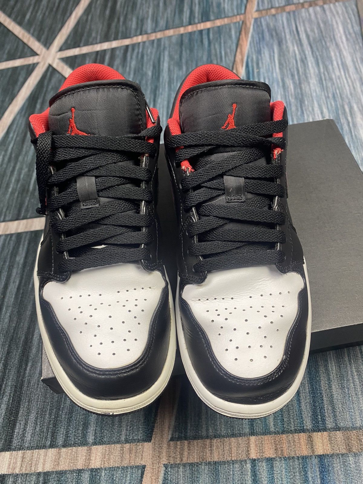Nike AIR JORDAN 1 LOW Size US 8.5 / EU 41-42 - 2 Thumbnail