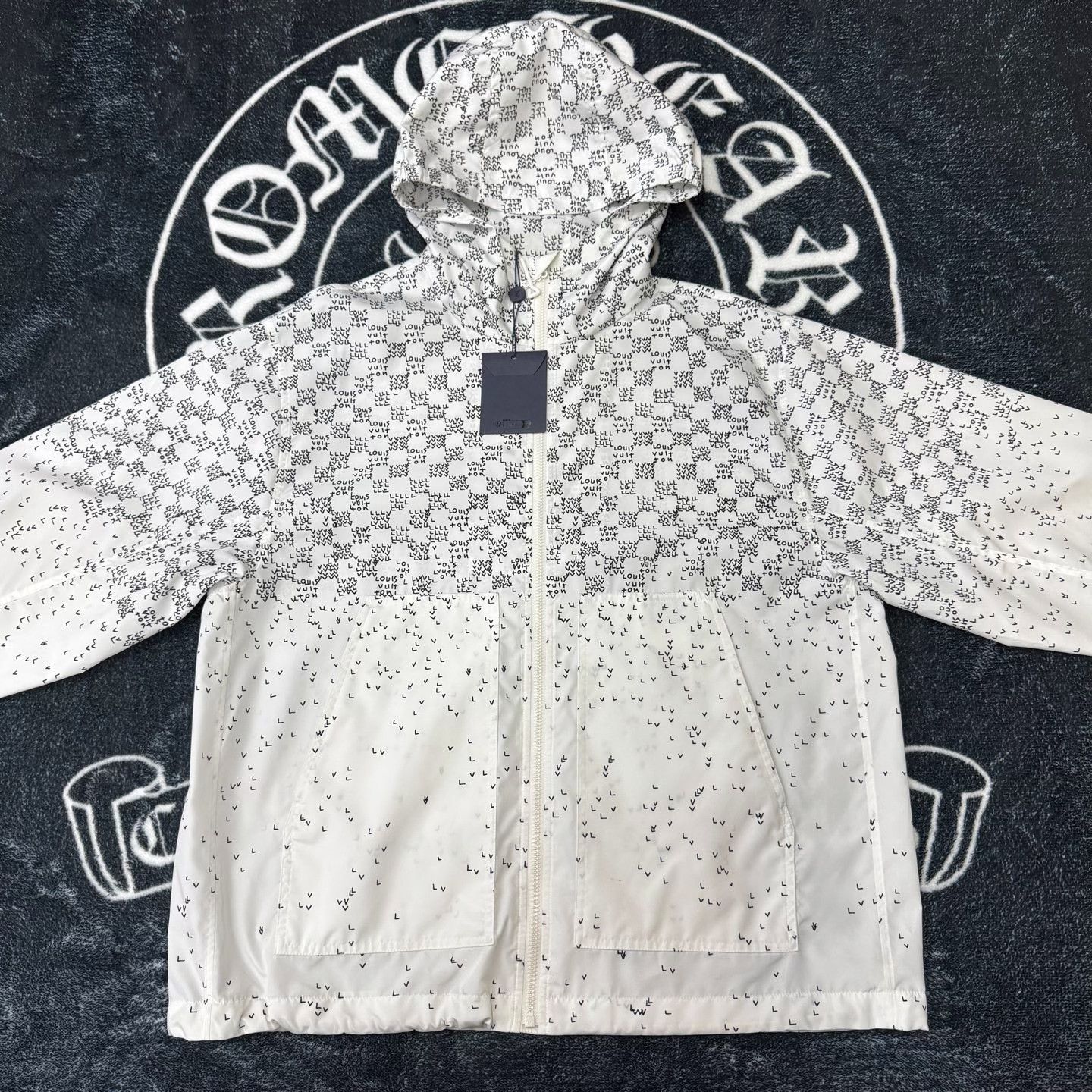 Louis Vuitton Louis Vuitton Checkered White Light Jacket L Men Size US L / EU 52-54 / 3 - 1 Thumbnail
