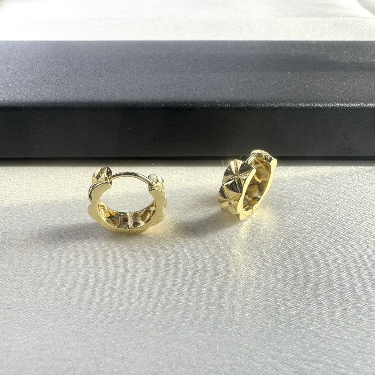 Designer 15mm Classic Rhombus Texture Gold Hoop Earrings for Women Size ONE SIZE - 4 Thumbnail