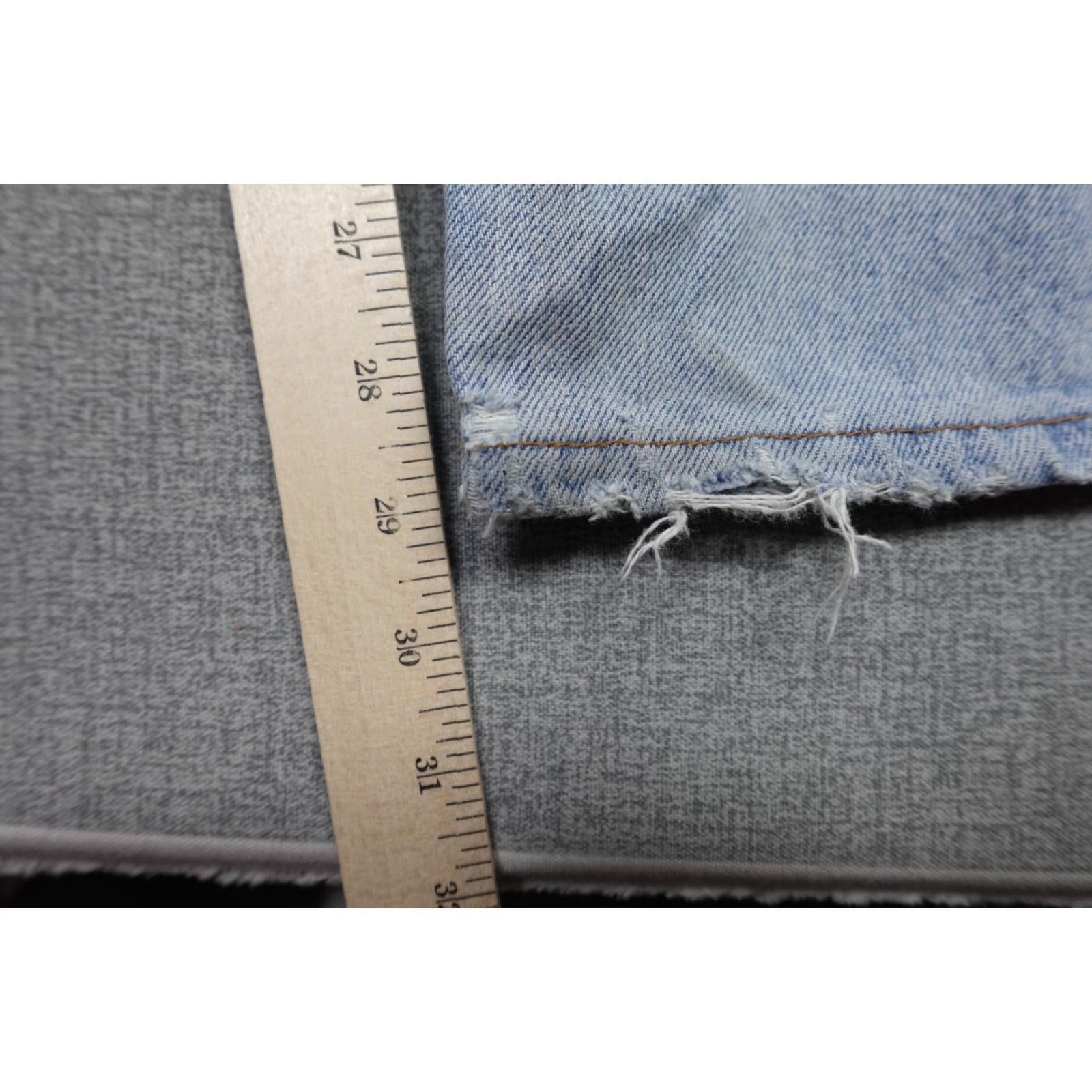 Levi's VINTAGE Levi's 550 Jeans Mens 36x29 Blue Relaxed Fit Light Wash Denim 1996 USA Size US 36 / EU 52 - 6 Thumbnail