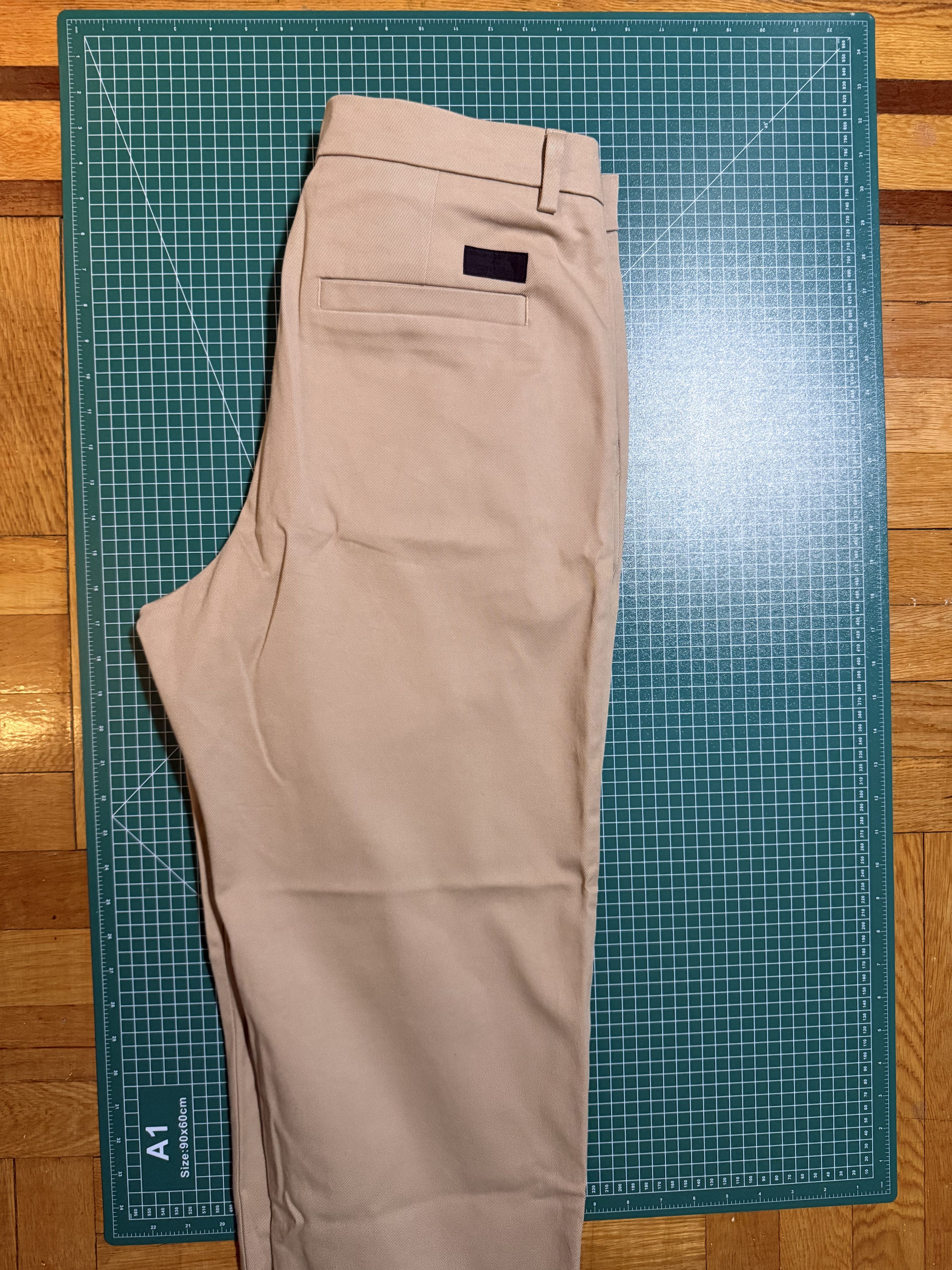 Banana Republic Pleated Banana Republic Chino Khakis Size US 34 / EU 50 - 2 Thumbnail