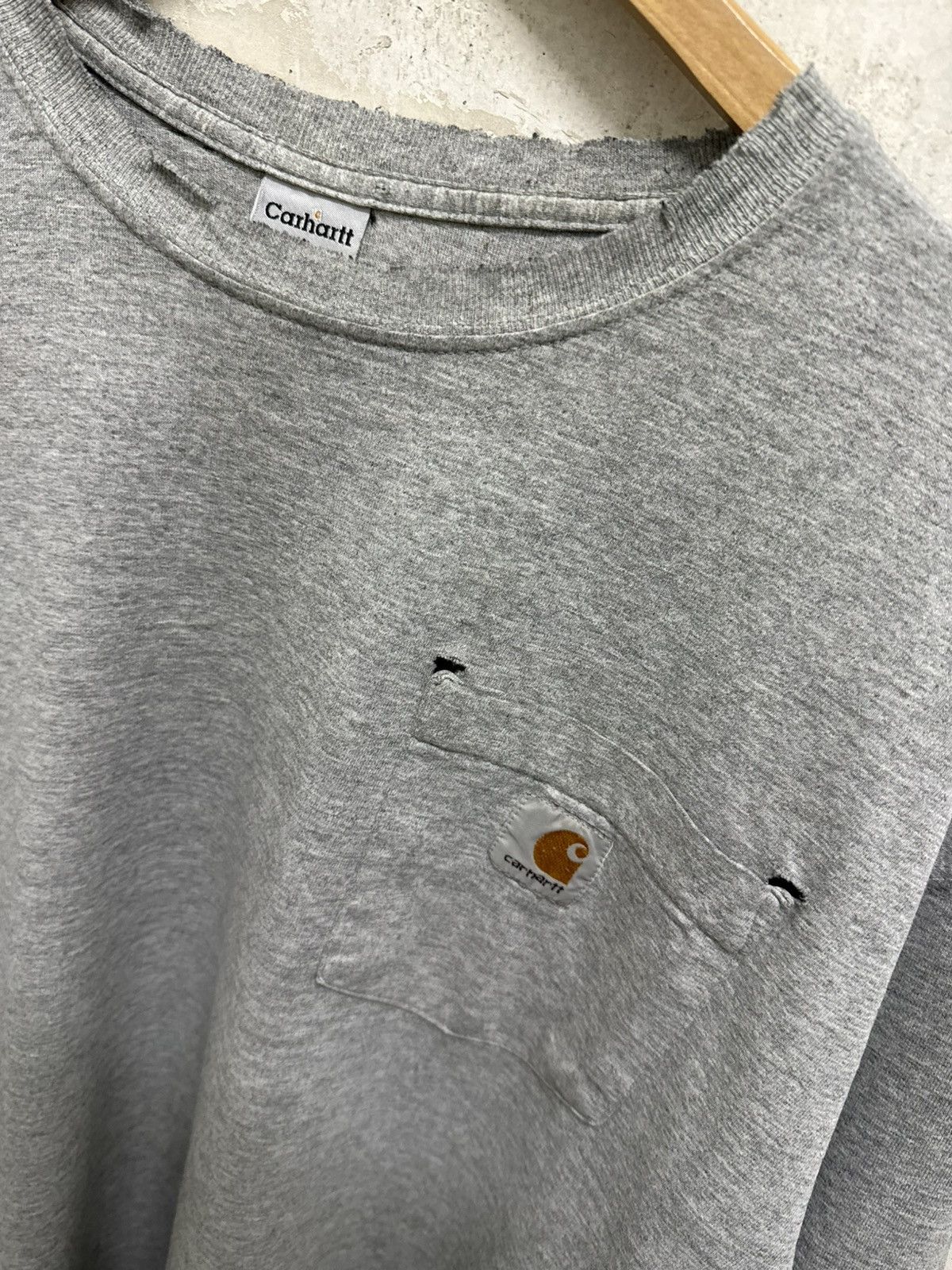 Carhartt 2000s Distressed Carhartt Pocket L/S Tees Size US L / EU 52-54 / 3 - 7 Thumbnail