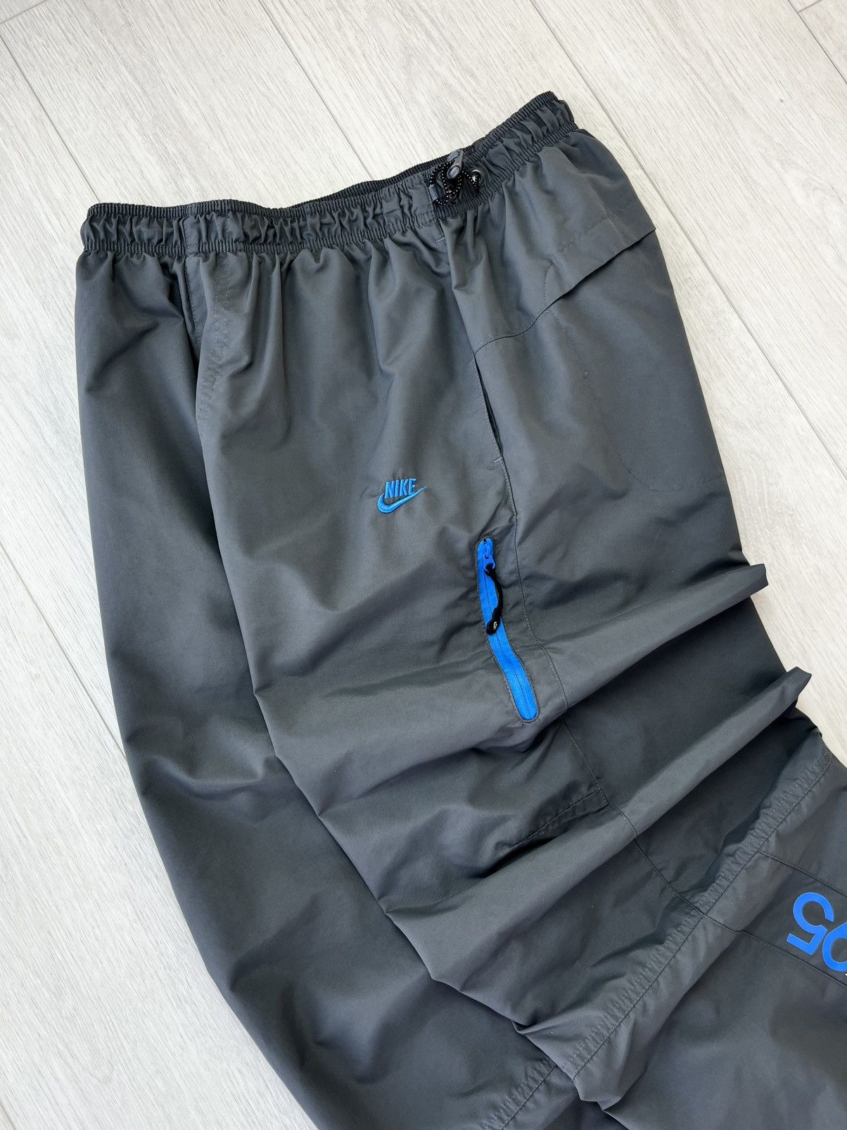 Nike Vintage Nike Baggy Track Pants AirMax 95 Y2K 90s Drill Hype Size US 34 / EU 50 - 2 Thumbnail