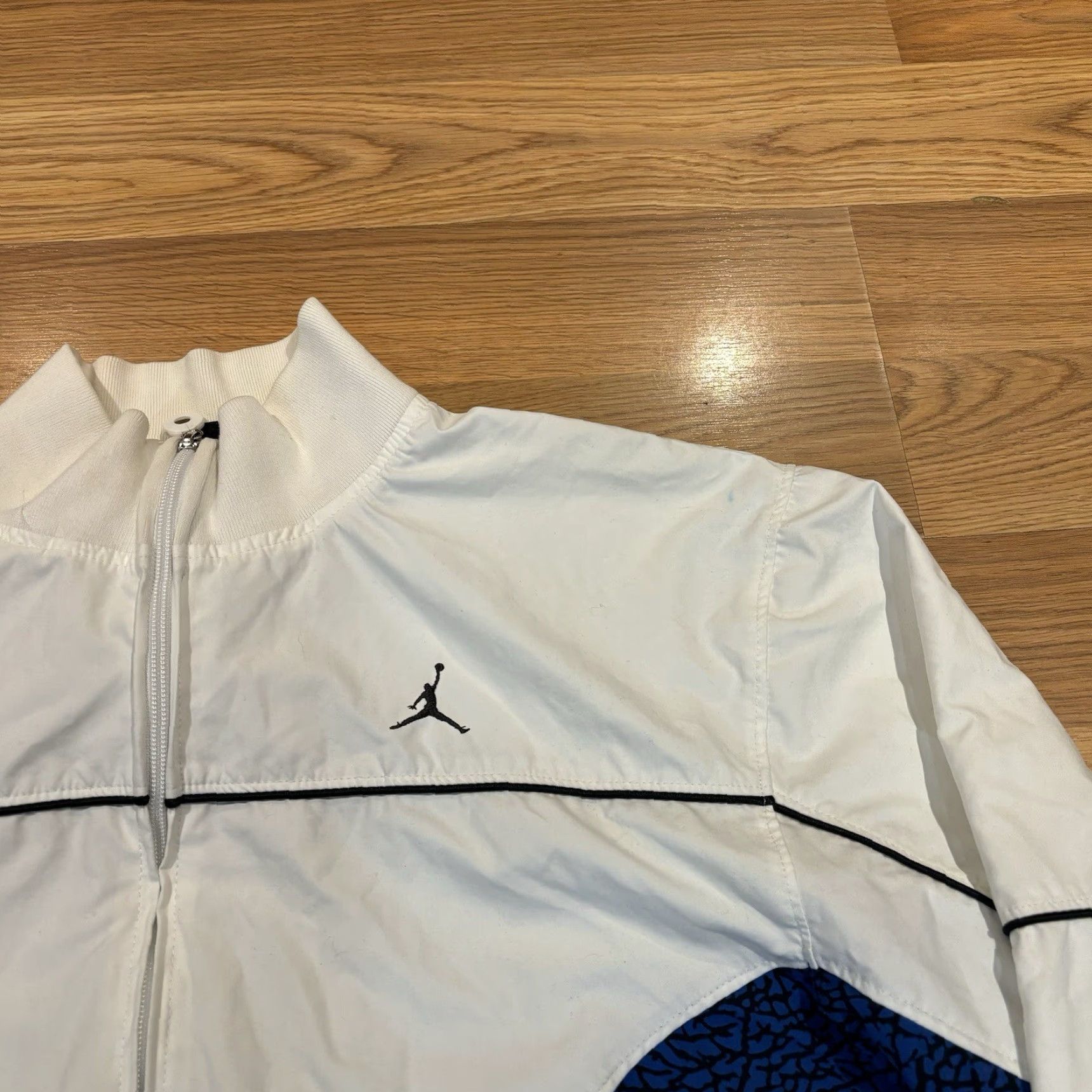 Nike Nike Air Jordan White Cement 3 Windbreaker Jacket Full Zip Blue Leopard Mens XL Size US XL / EU 56 / 4 - 2 Thumbnail