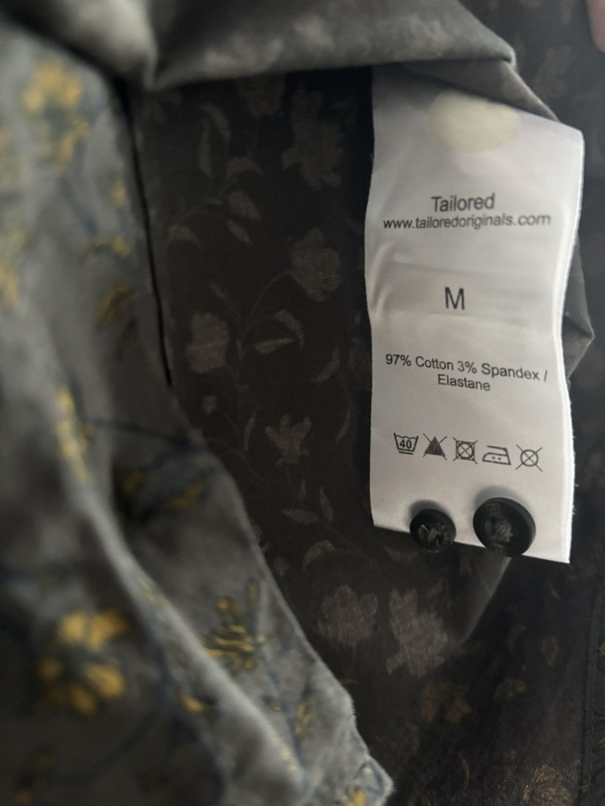 Vintage Shirt with flowers, M, slim fit Size US M / EU 48-50 / 2 - 4 Thumbnail