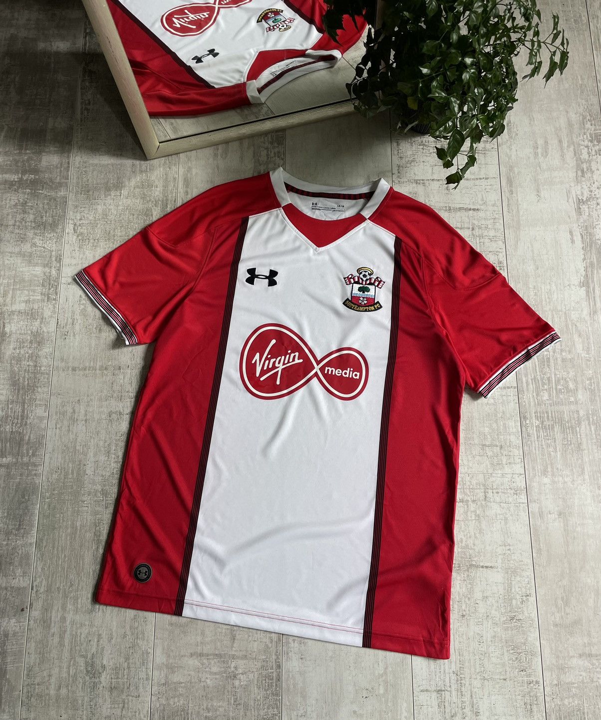 Under Armour Under Armour FC Southampton 2017/2018 Home Football Shirt Size US L / EU 52-54 / 3 - 1 Thumbnail